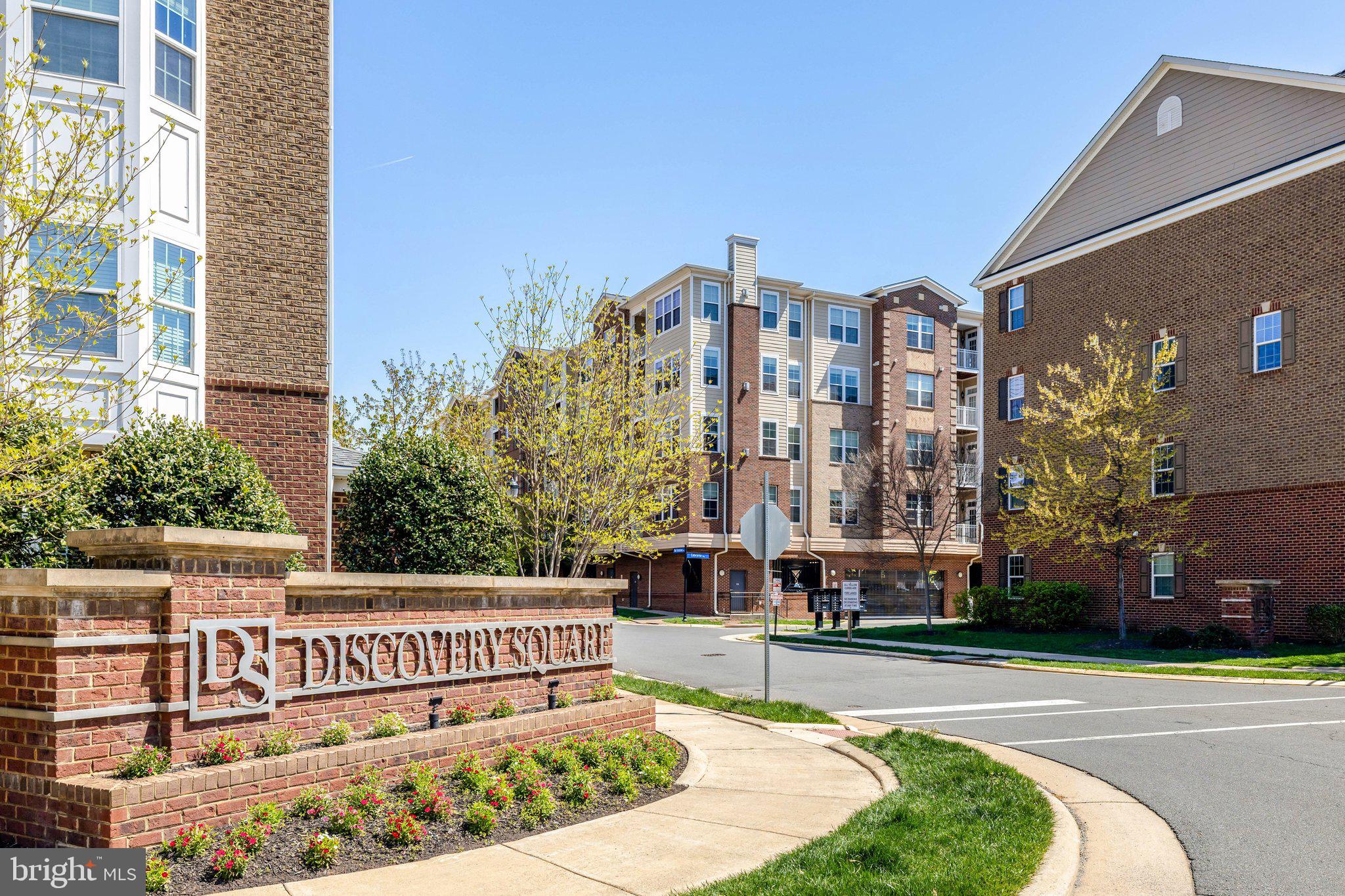 DISCOVERY SQUARE - Residential