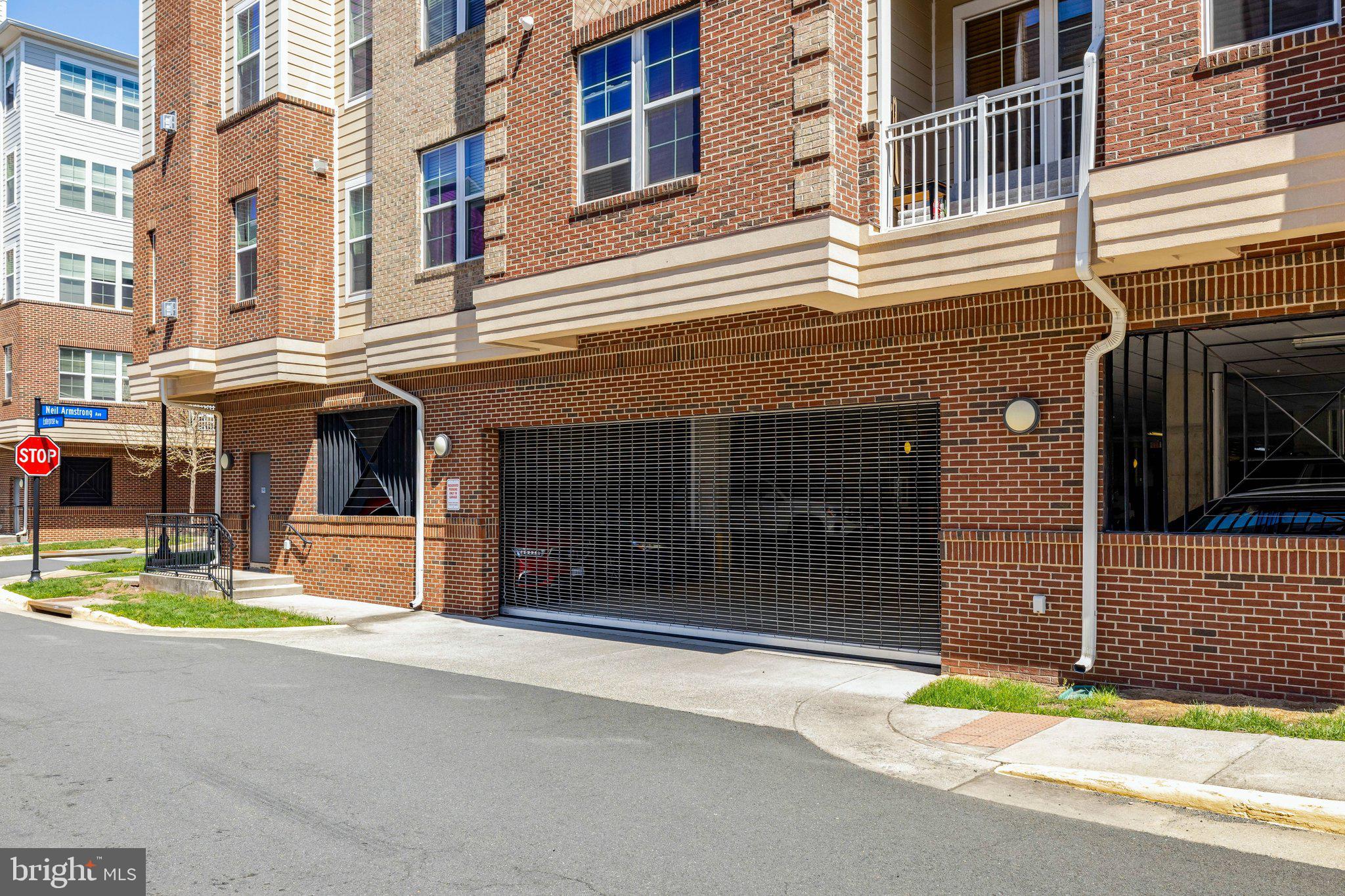 DISCOVERY SQUARE - Residential