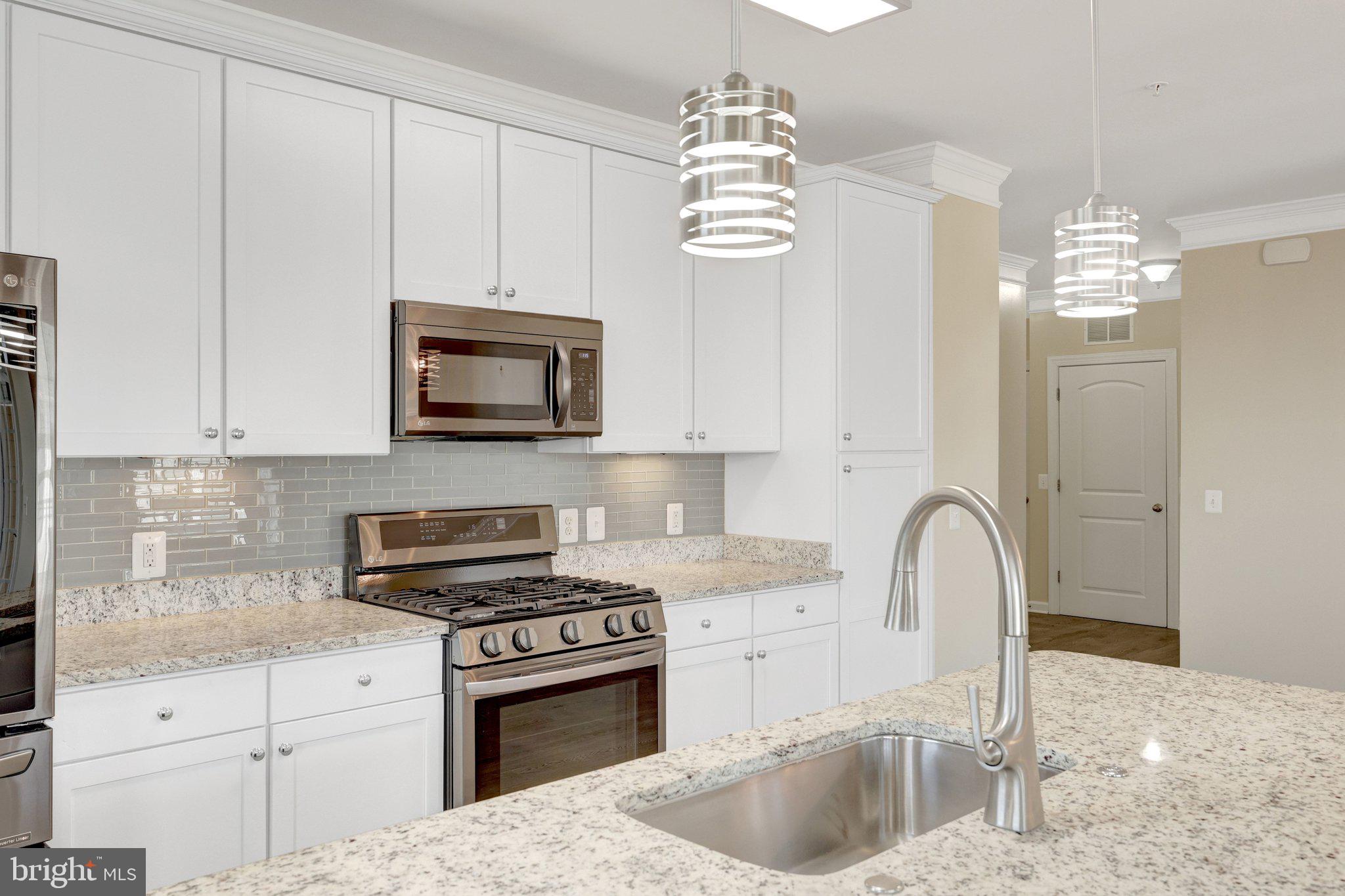 DISCOVERY SQUARE - Residential