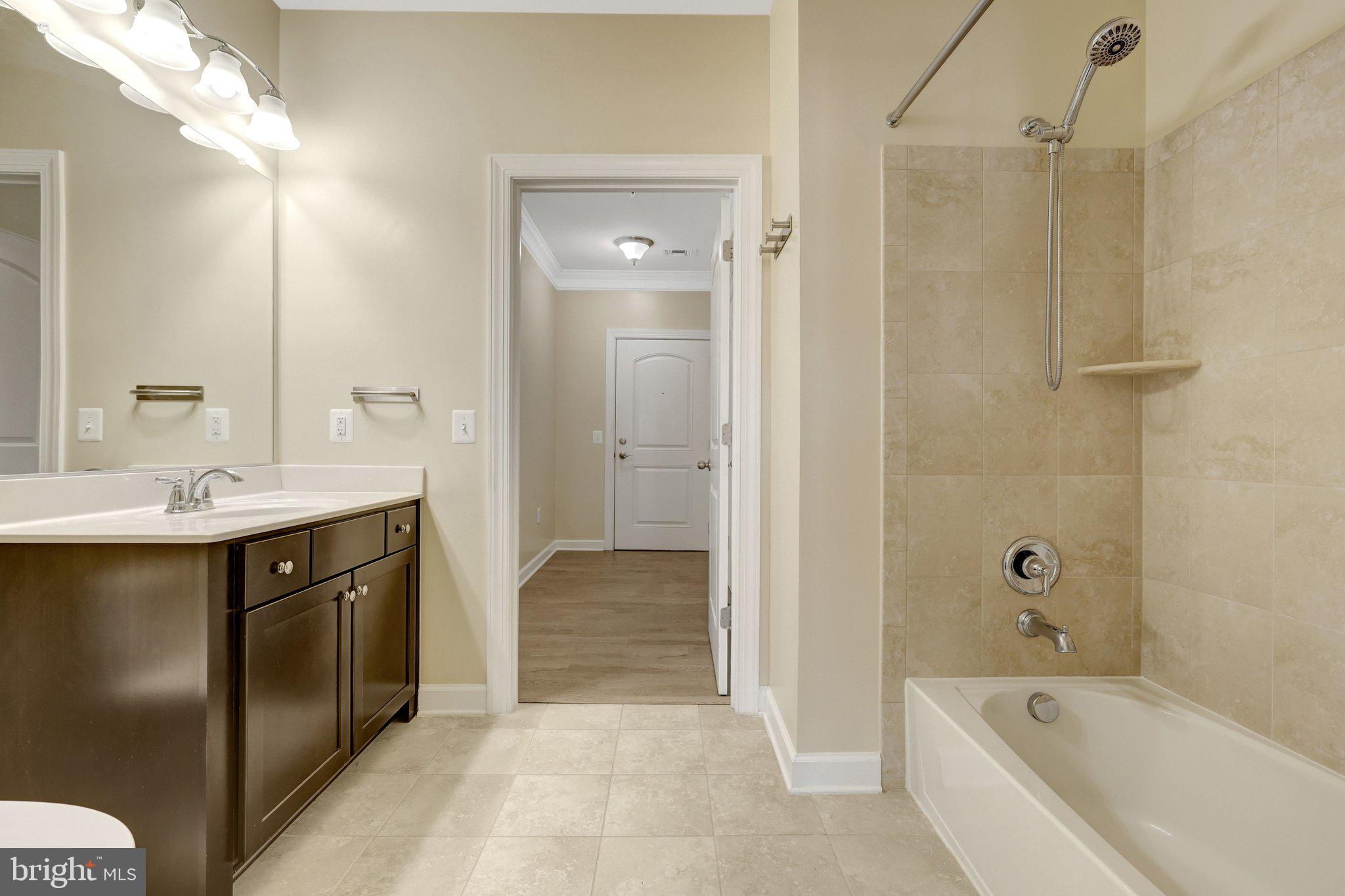 DISCOVERY SQUARE - Residential