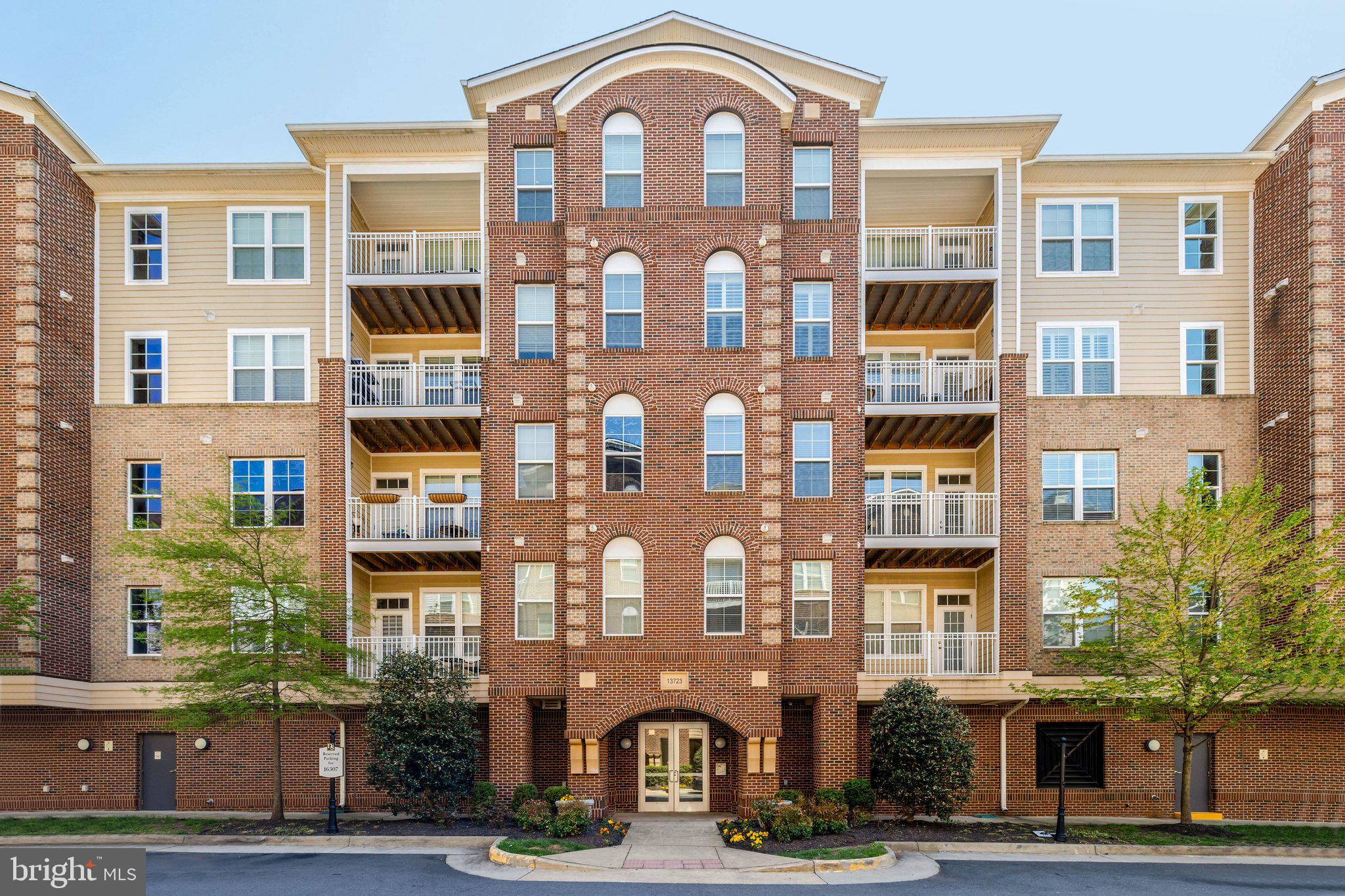 DISCOVERY SQUARE - Residential