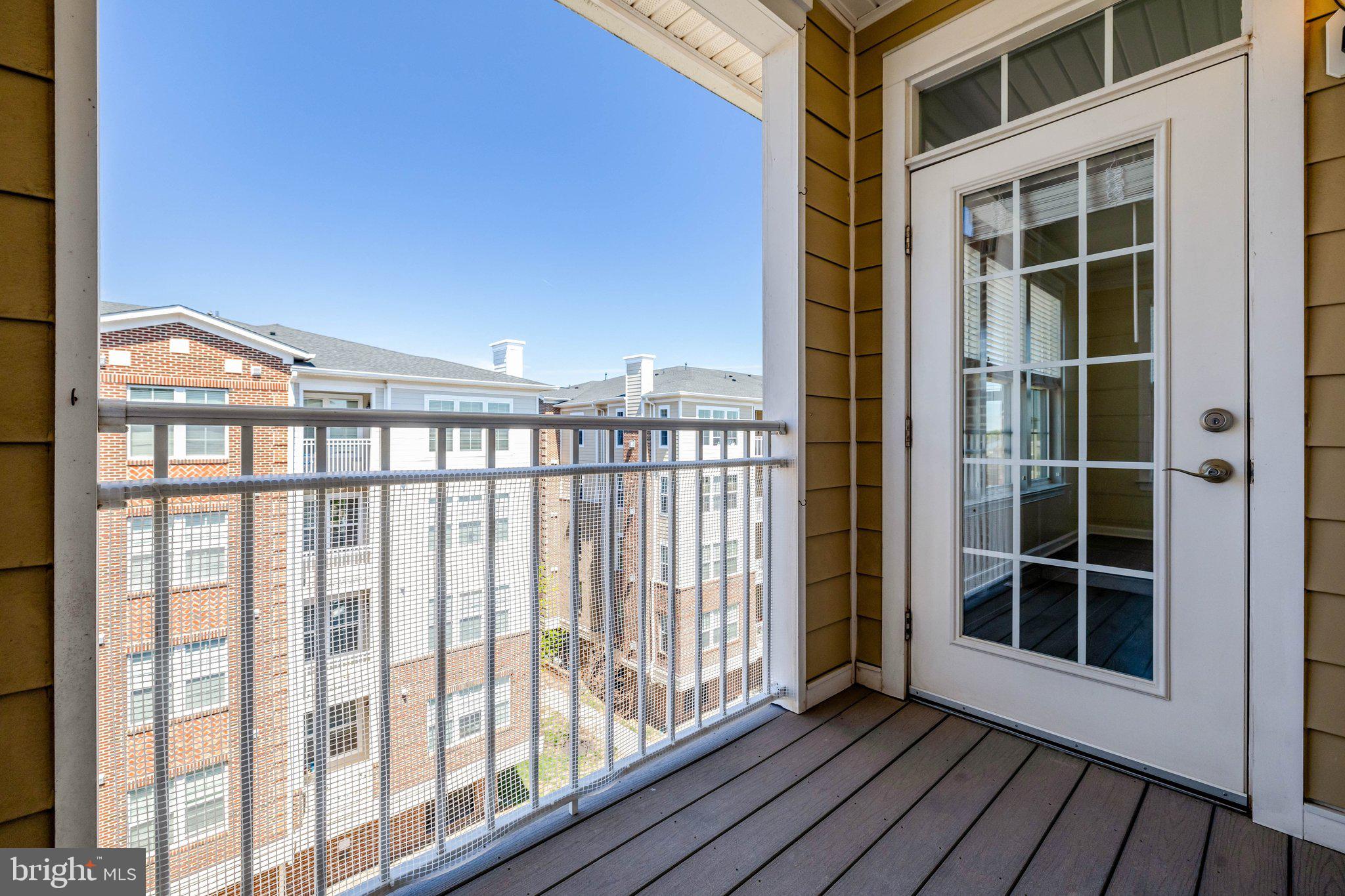 DISCOVERY SQUARE - Residential