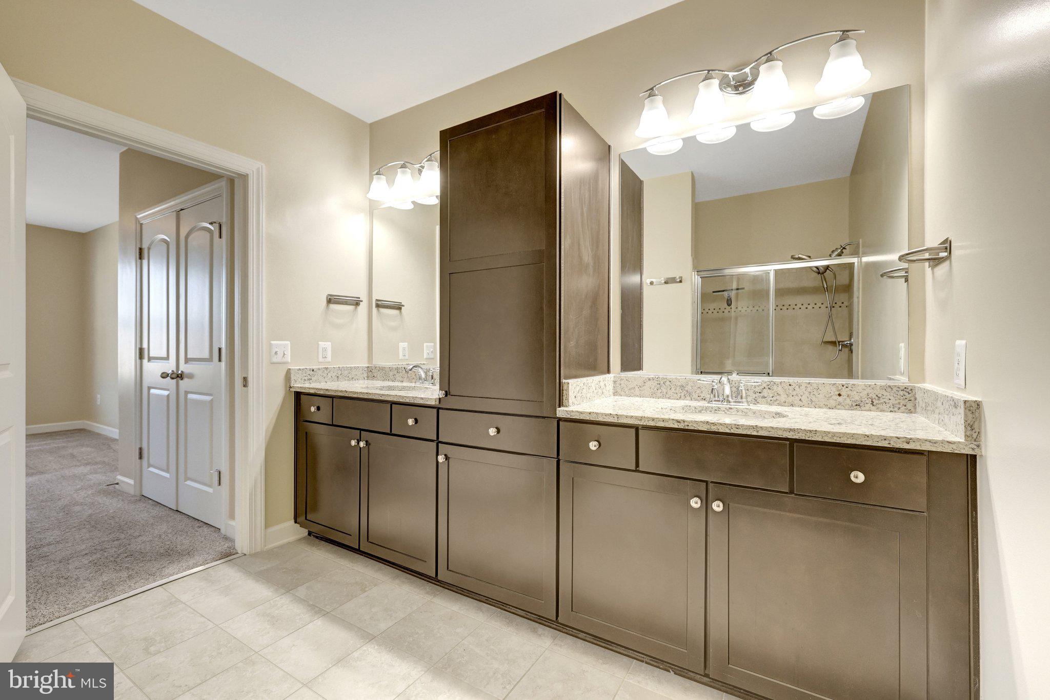 DISCOVERY SQUARE - Residential