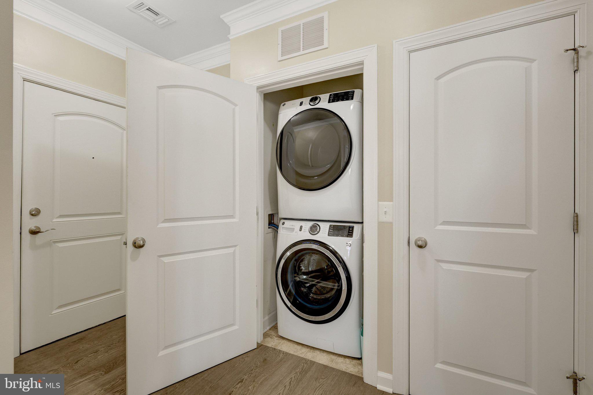 DISCOVERY SQUARE - Residential