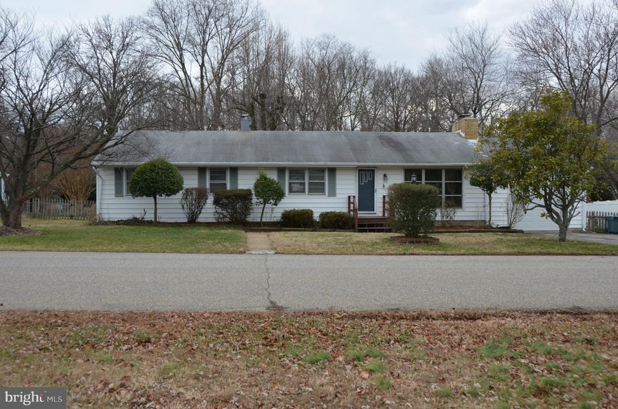NICELY RENOVATED 3 BEDROOM, 2 BATH RANCHER WITH OVER-SIZED ONE-CAR GARAGE. LARGE LIVING ROOM WITH FIREPLACE. SEPARATE DINING ROOM W/ HARDWOOD FLOORS. ALL BEDROOMS HAVE HARDWOOD FLOORS. MASTER BEDROOM HAS SEPARATE BATH AND WALK IN CLOSET. NICE YARD AND VERY CLOSE TO COMMUNITY WATER PRIVILEGES.