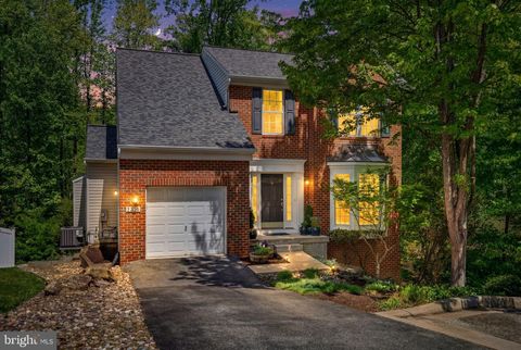 Photo of 7239 Lyndsey Way, ELKRIDGE, MD 21075 (MLS # MDHW2067846)