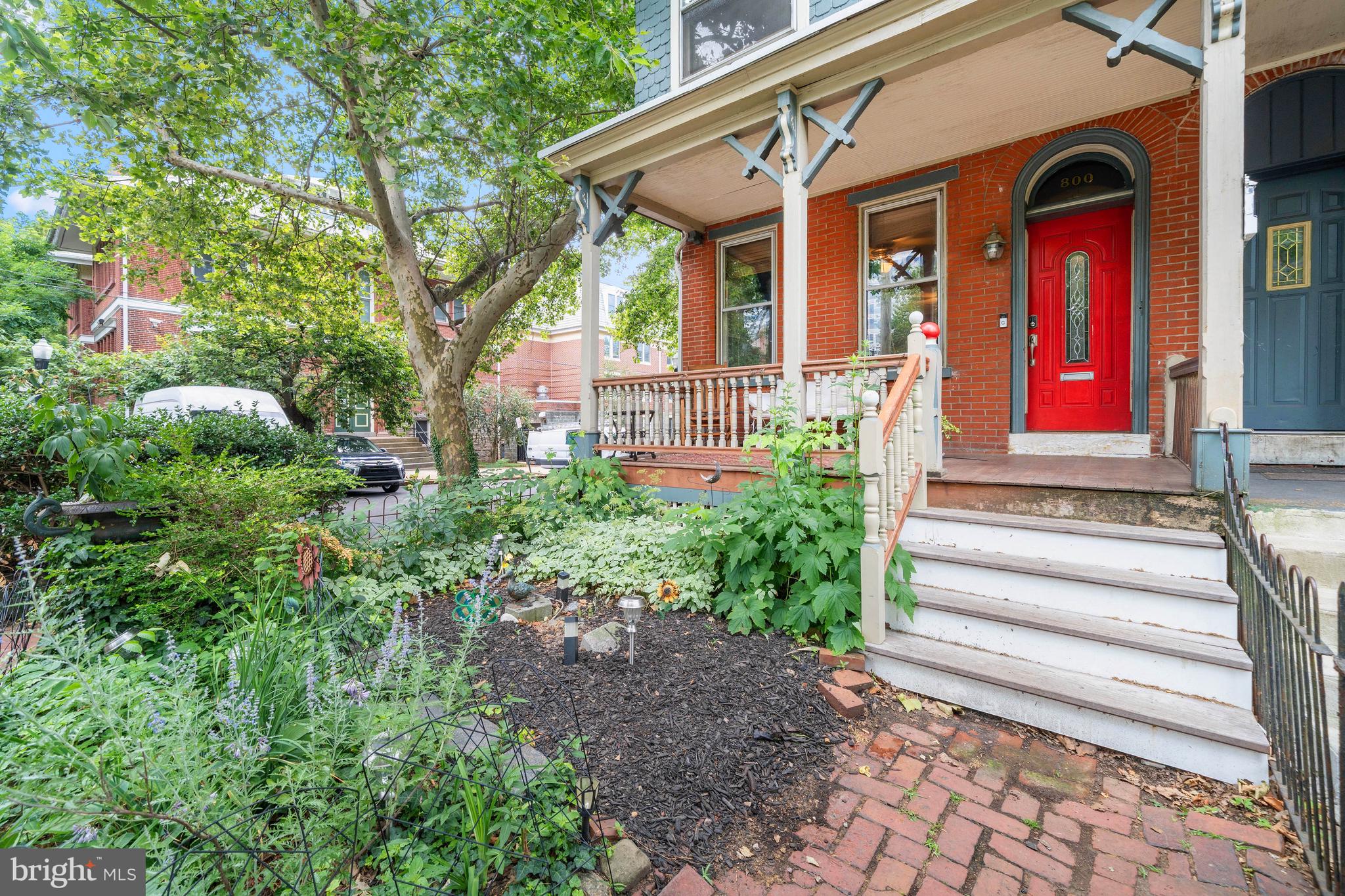 800 W 10TH STREET