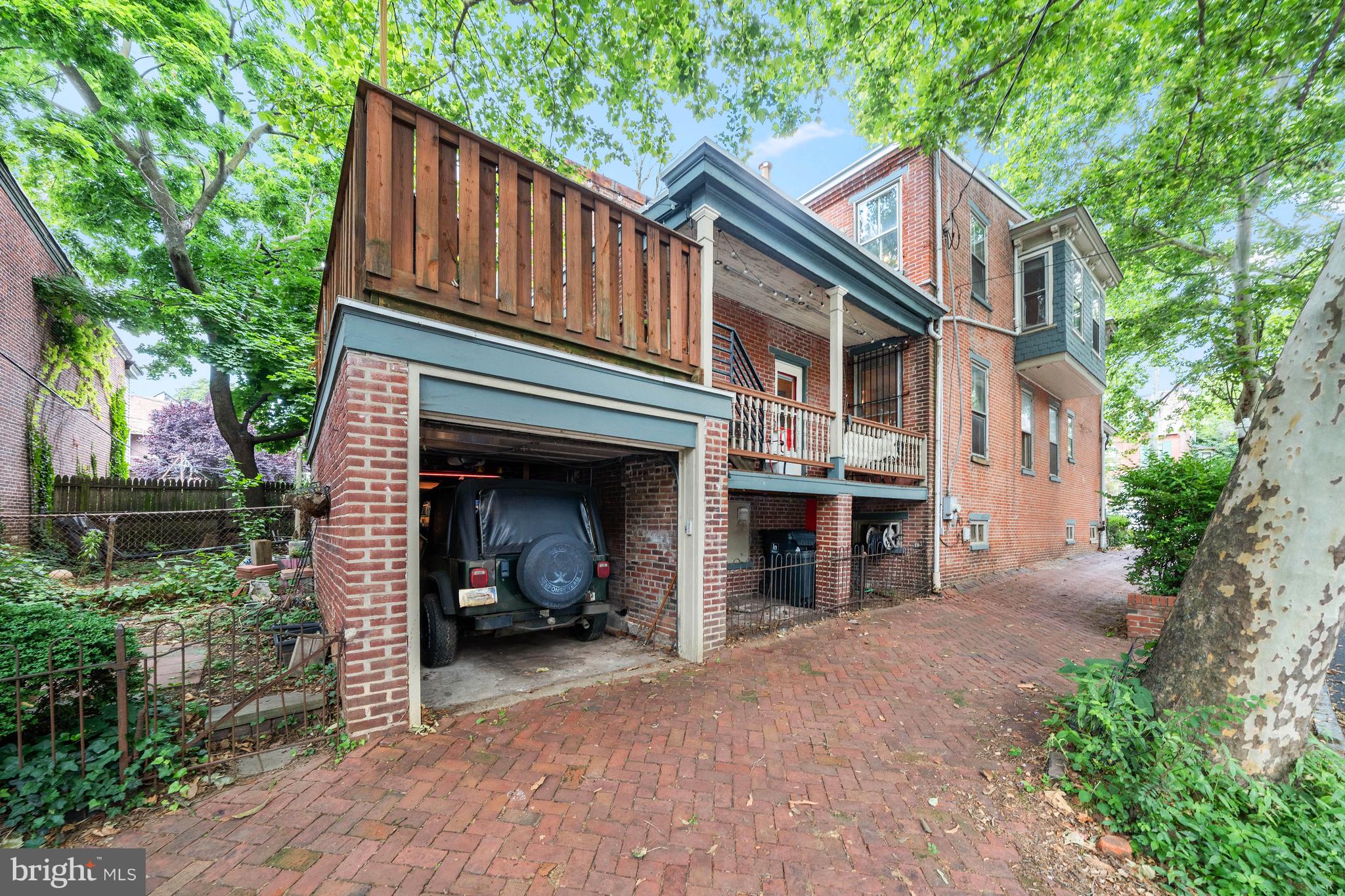 800 W 10TH STREET