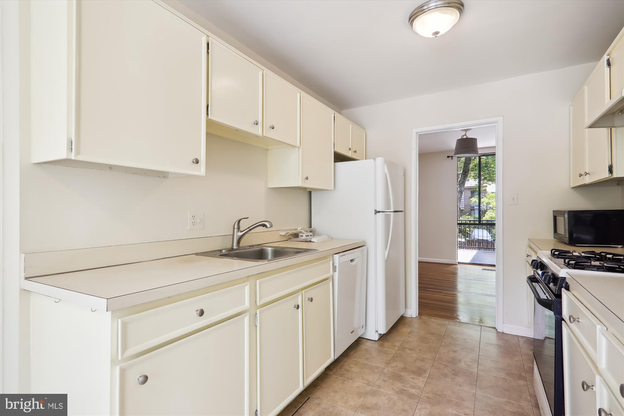 INVERNESS FOREST - Residential Lease