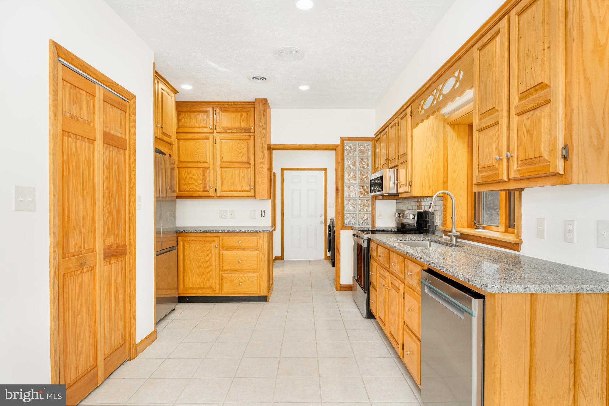 WHITE ROCK - Residential