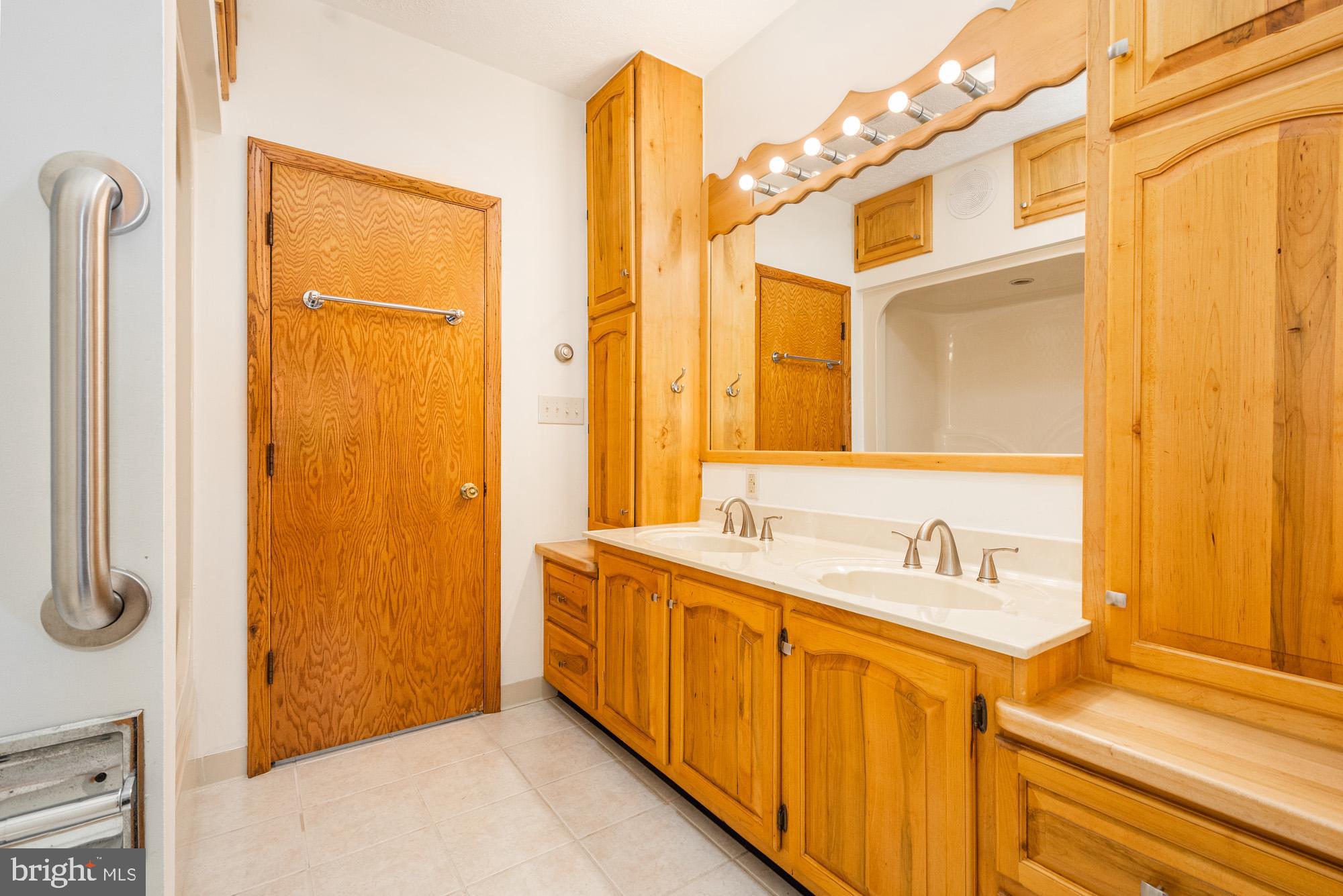 WHITE ROCK - Residential