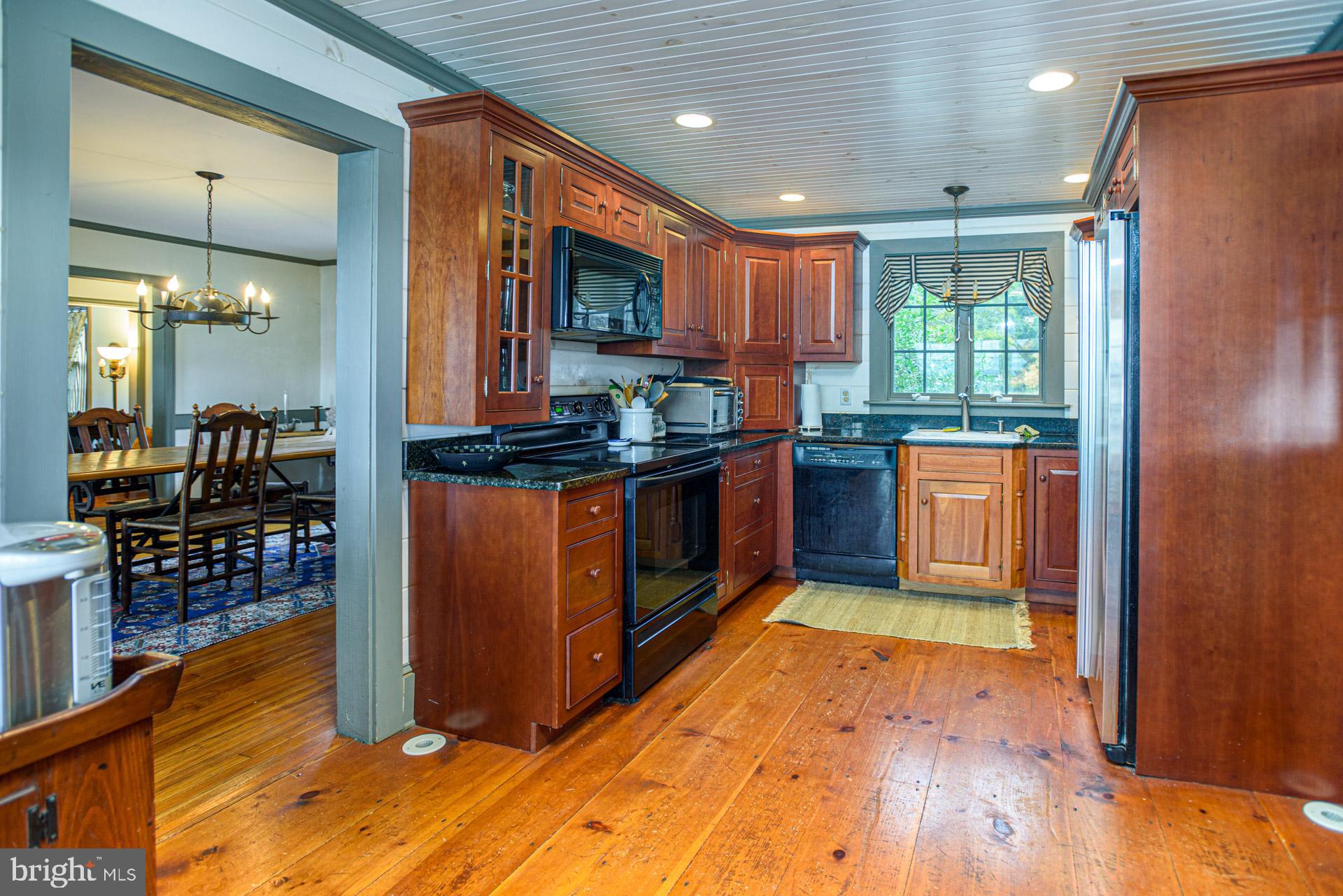 TOWN POINT ESTATES - Residential