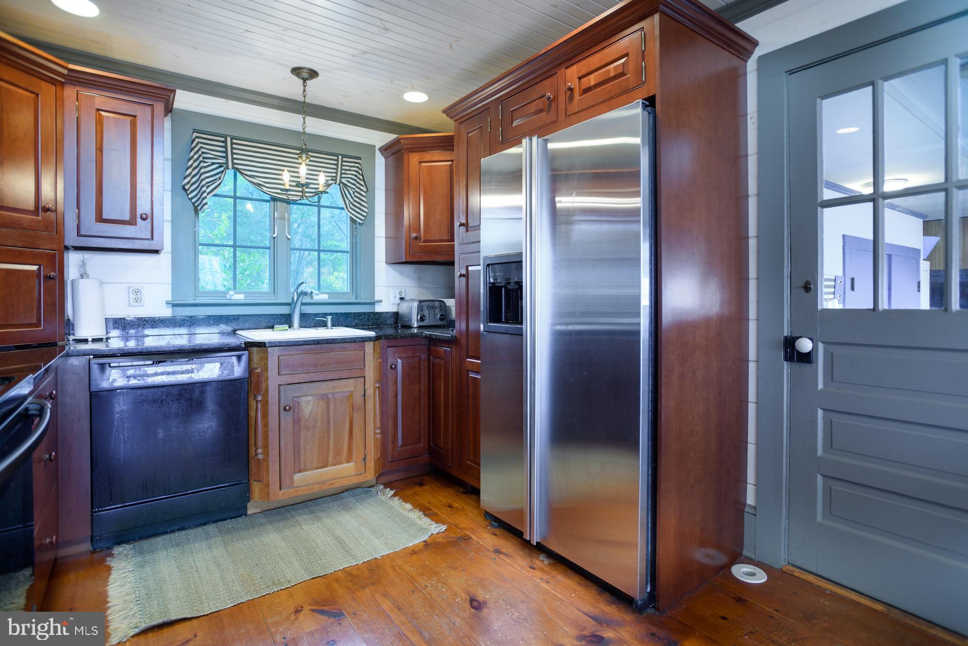 TOWN POINT ESTATES - Residential