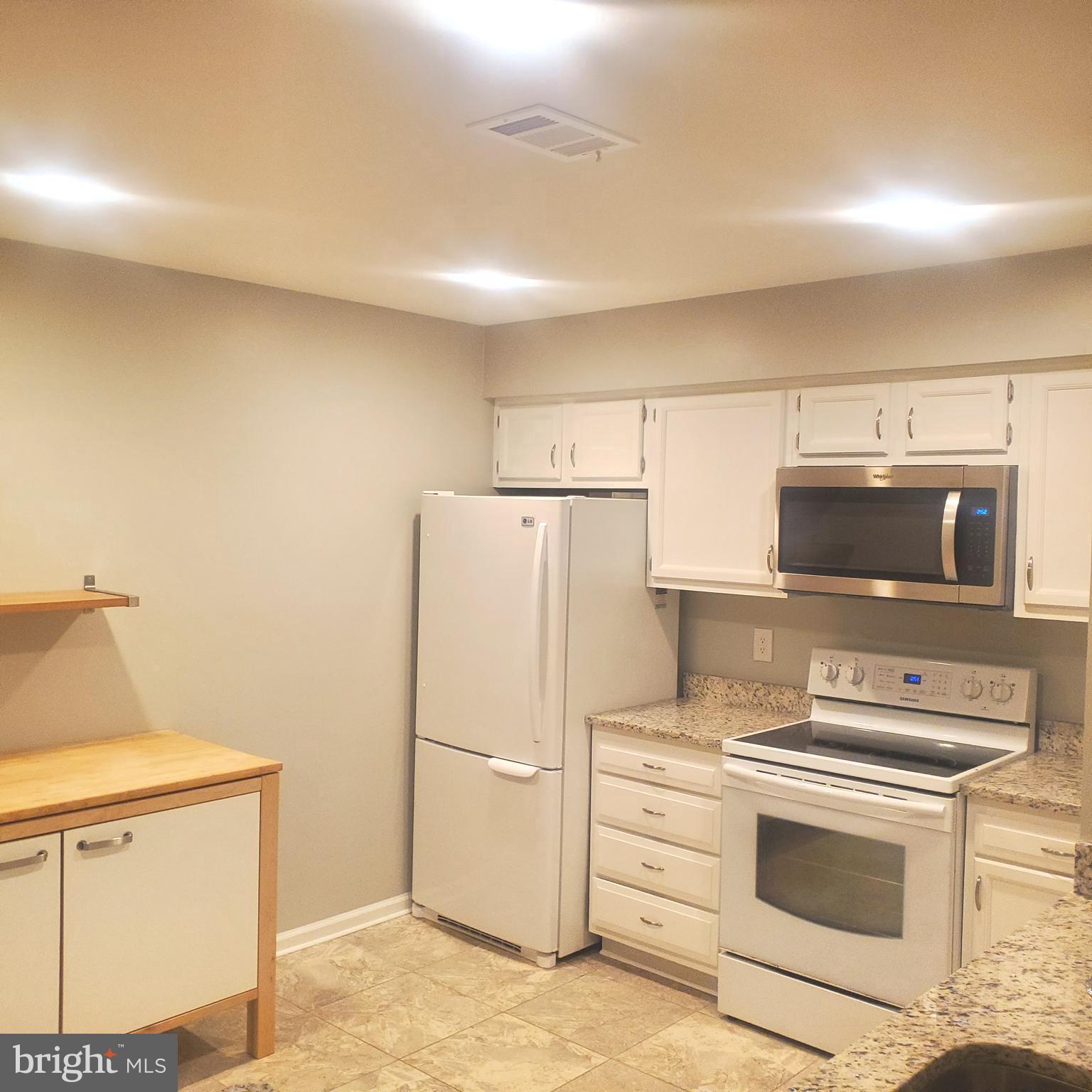 STRATFORD PLACE AT KINGS - Residential Lease