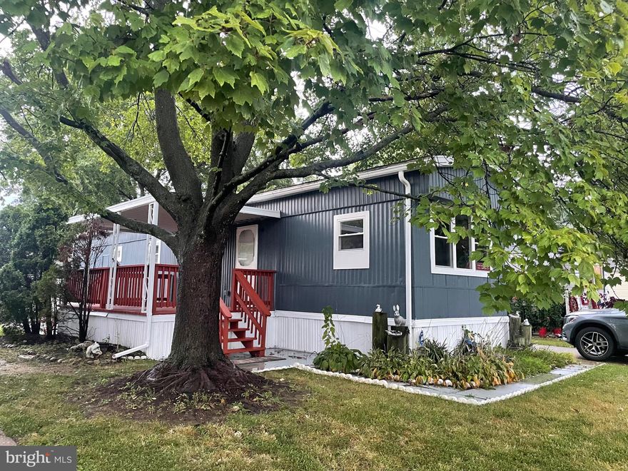 SELLER VERY MOTIVATED:  WOW!! BEAUTIFULLY!! UPDATED !! - SINGLE HOME. TWO (2) BEDROOMS and ONE (1) FULL BATH.   UPDATED KITCHEN,  STAINLESS STEEL APPLIANCES,  GEORGEOUS GRANITE COUNTERTOPS.  BEAUTIFUL CERAMIC TILED BATHROOMS.  WALK-IN CLOSET. ELEGANT WATERPROOF PLANK FLOORING THROUGH OUT.  PARKING SPACE.  EASY ACCESS TO  MAJOR ROUTES. SHOPPING AND DINING.  WITHIN MINUTES TOTRANSPORTATION.  SHOPPING.  RESTAURANTS.  PARKS.   LEASE OF THE LOT  $950.00 PER MONTH.   MUST GET PREAPPROVED BY THE COMMUNITY ASSOCIATION.