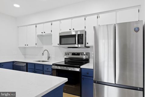 3306 WYNDHAM CIRCLE 326 ALEXANDRIA VA 22302