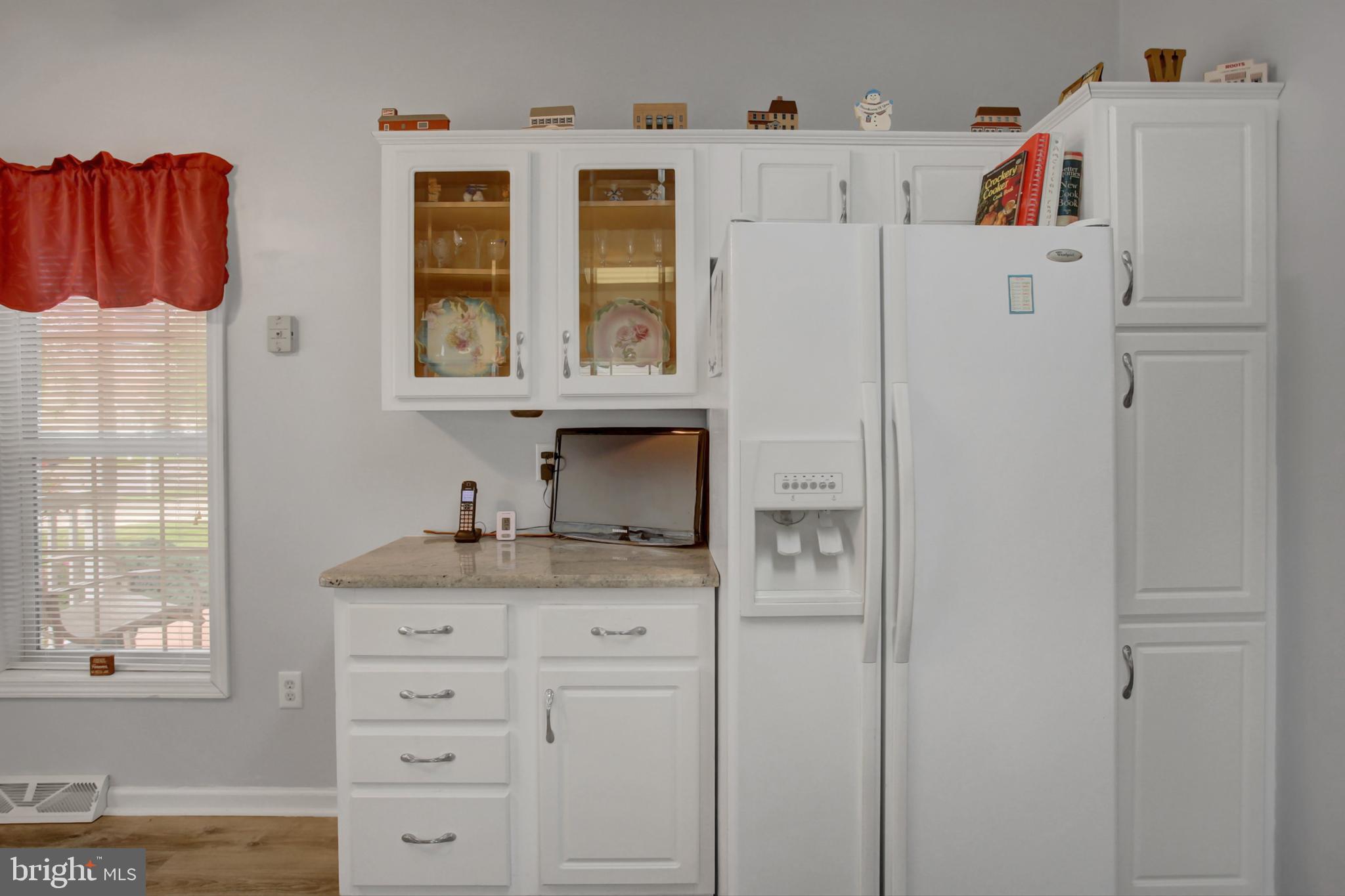 COUNTRY MANOR - Residential