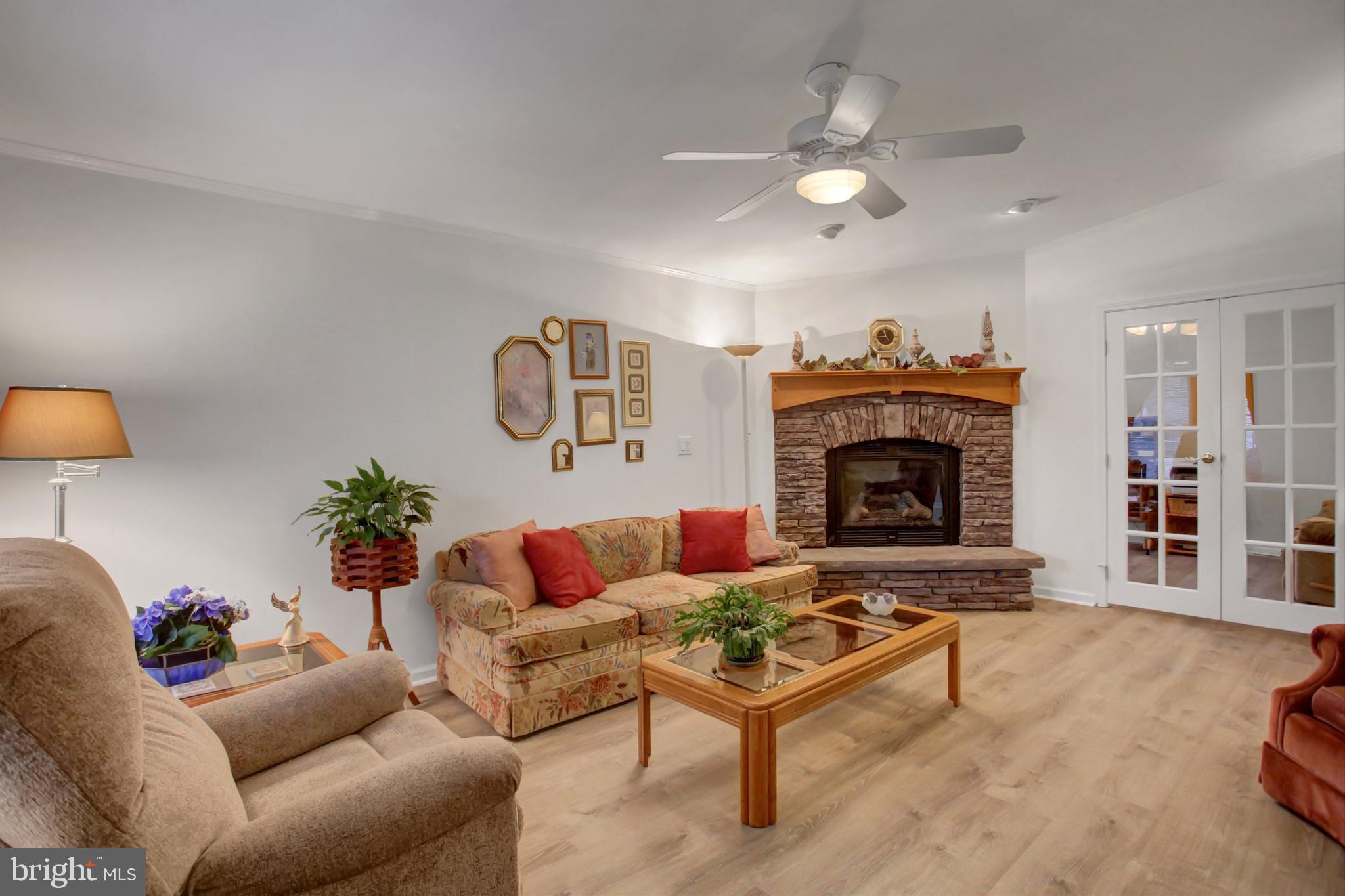 COUNTRY MANOR - Residential