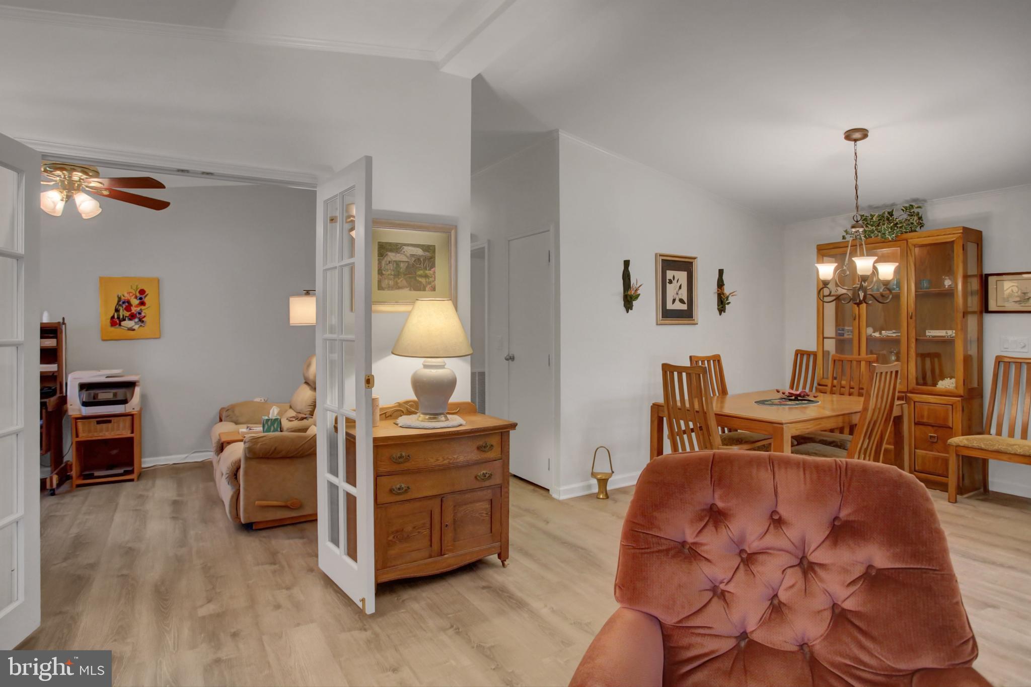 COUNTRY MANOR - Residential