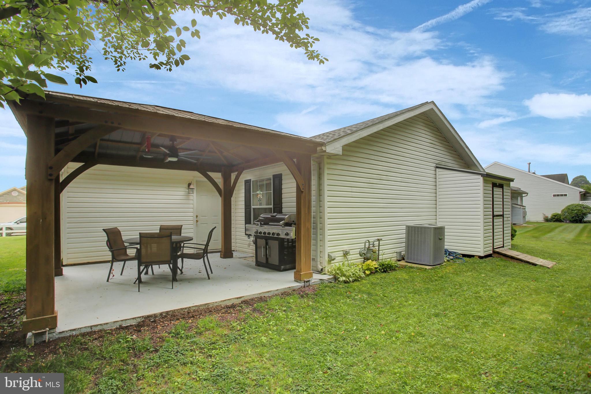 COUNTRY MANOR - Residential