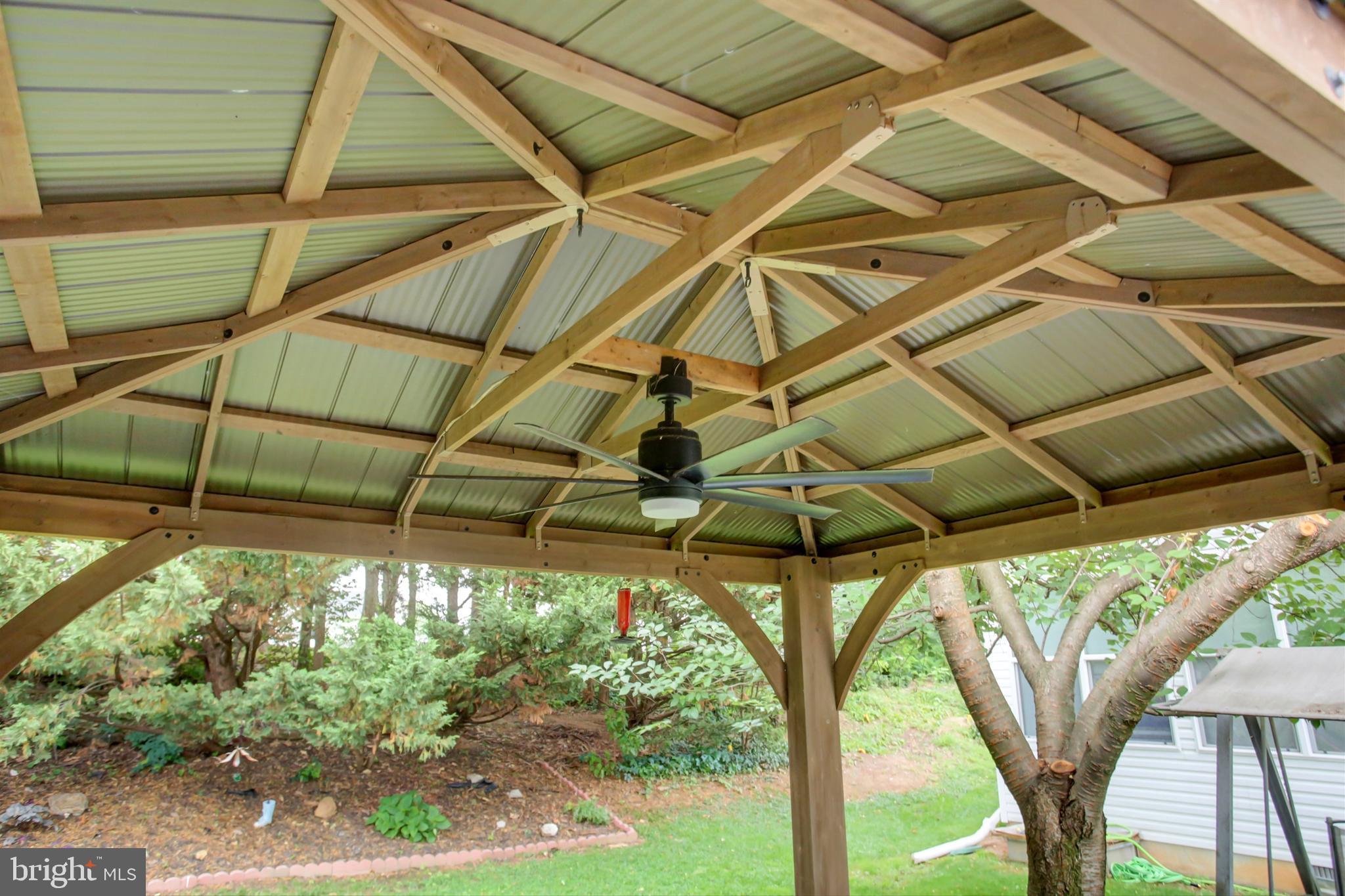 COUNTRY MANOR - Residential