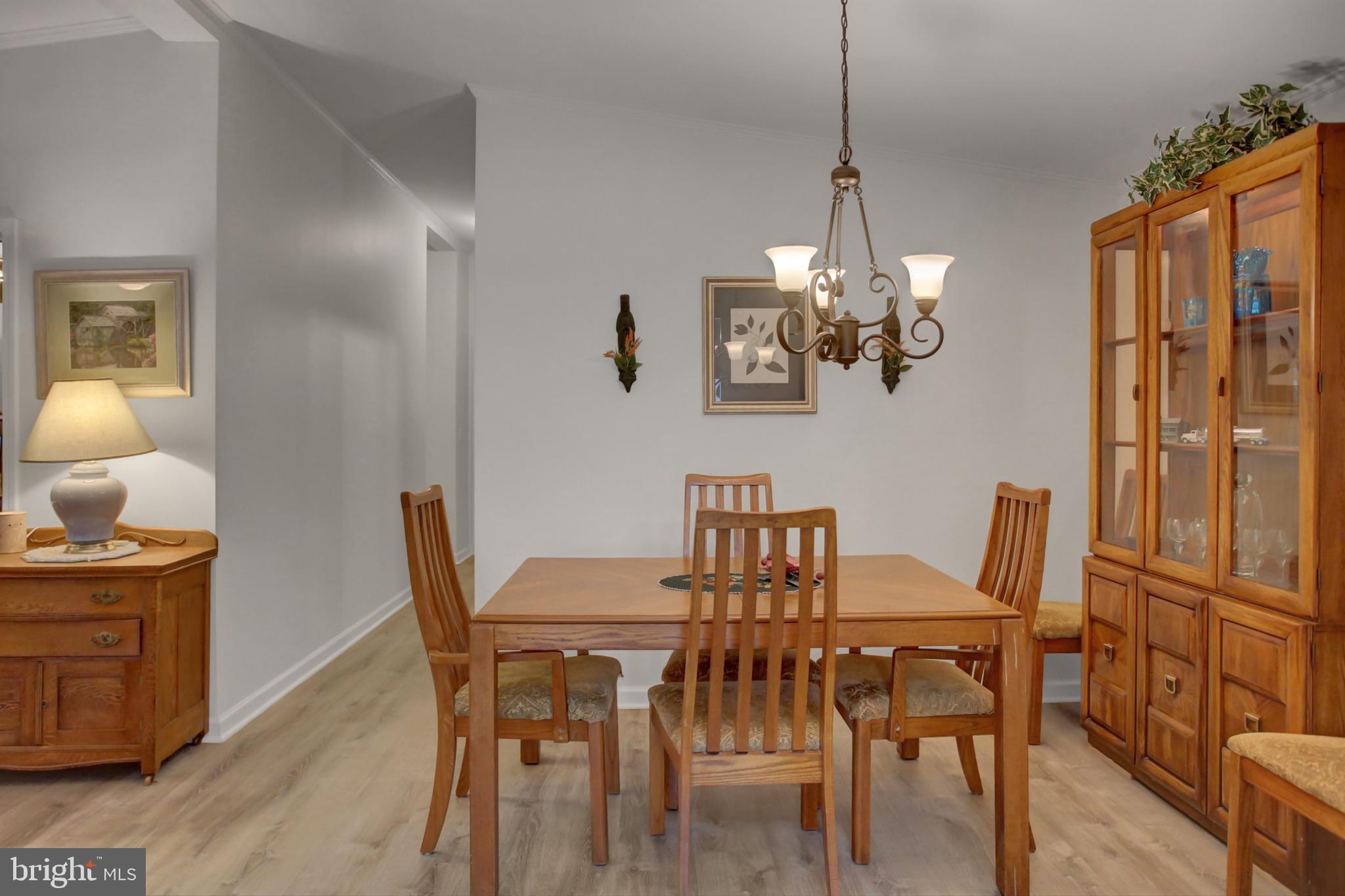 COUNTRY MANOR - Residential