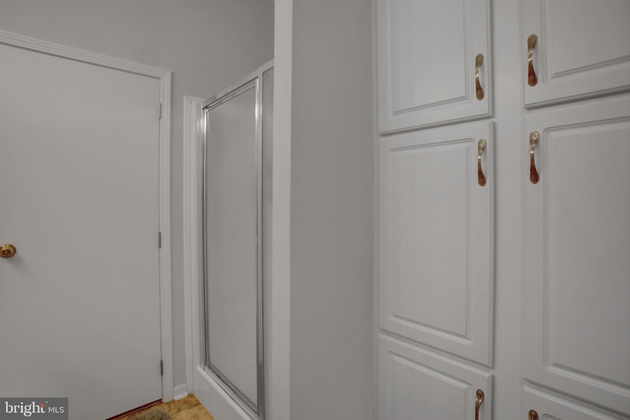 COUNTRY MANOR - Residential