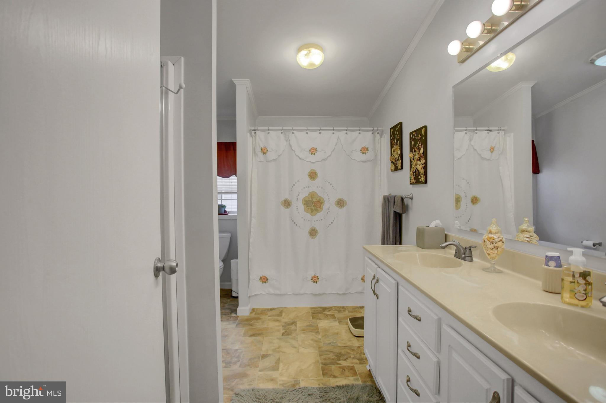 COUNTRY MANOR - Residential