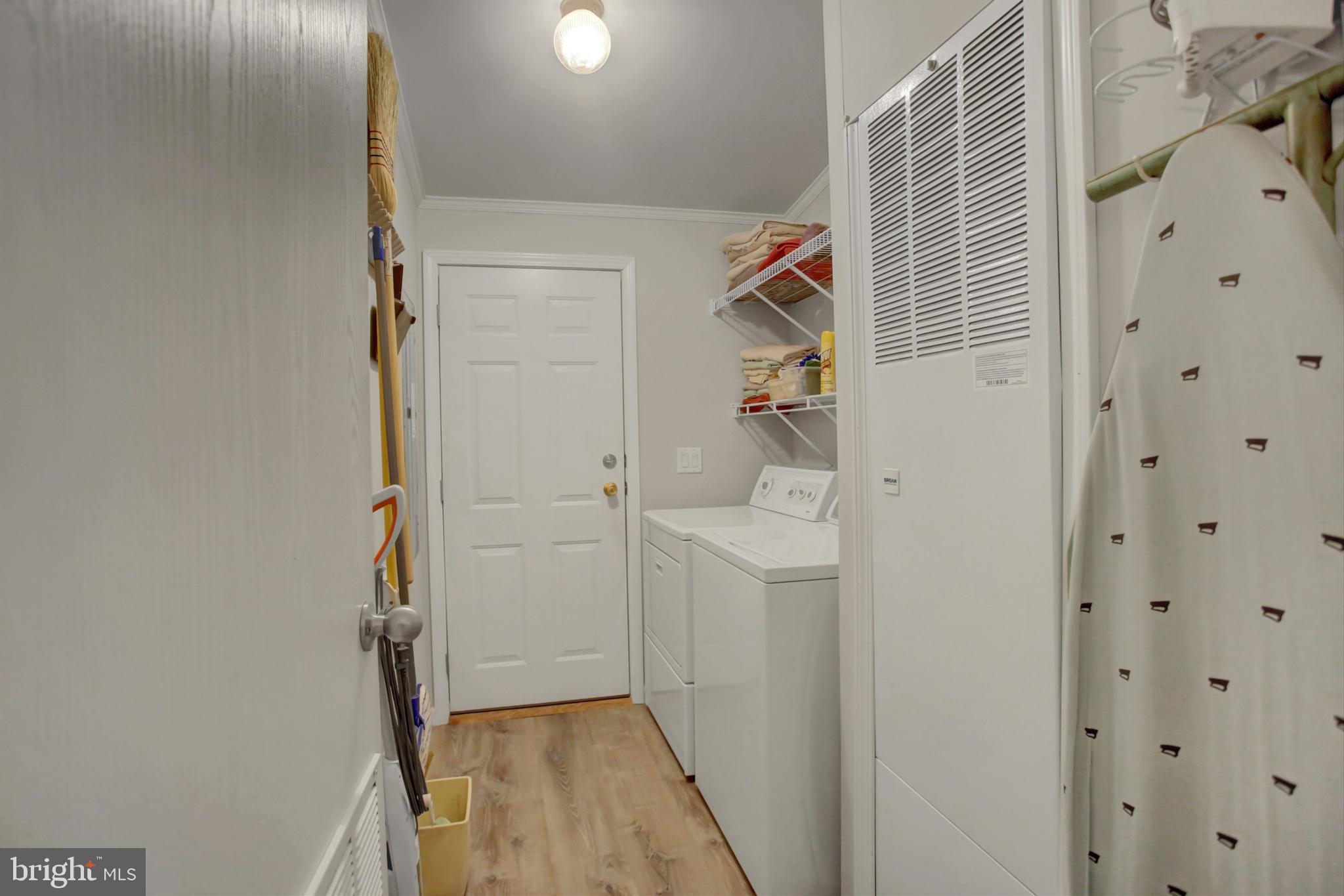 COUNTRY MANOR - Residential