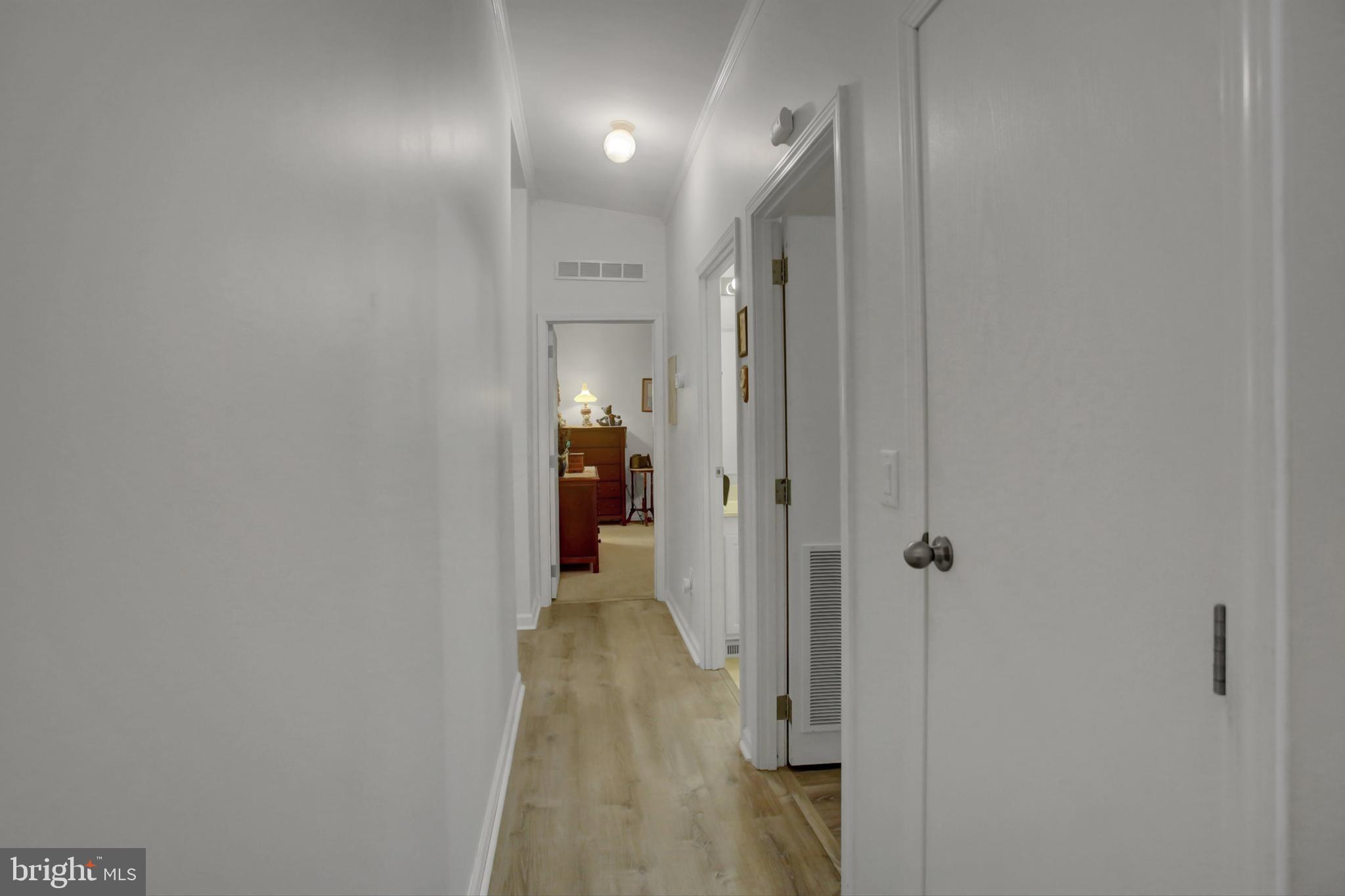 COUNTRY MANOR - Residential