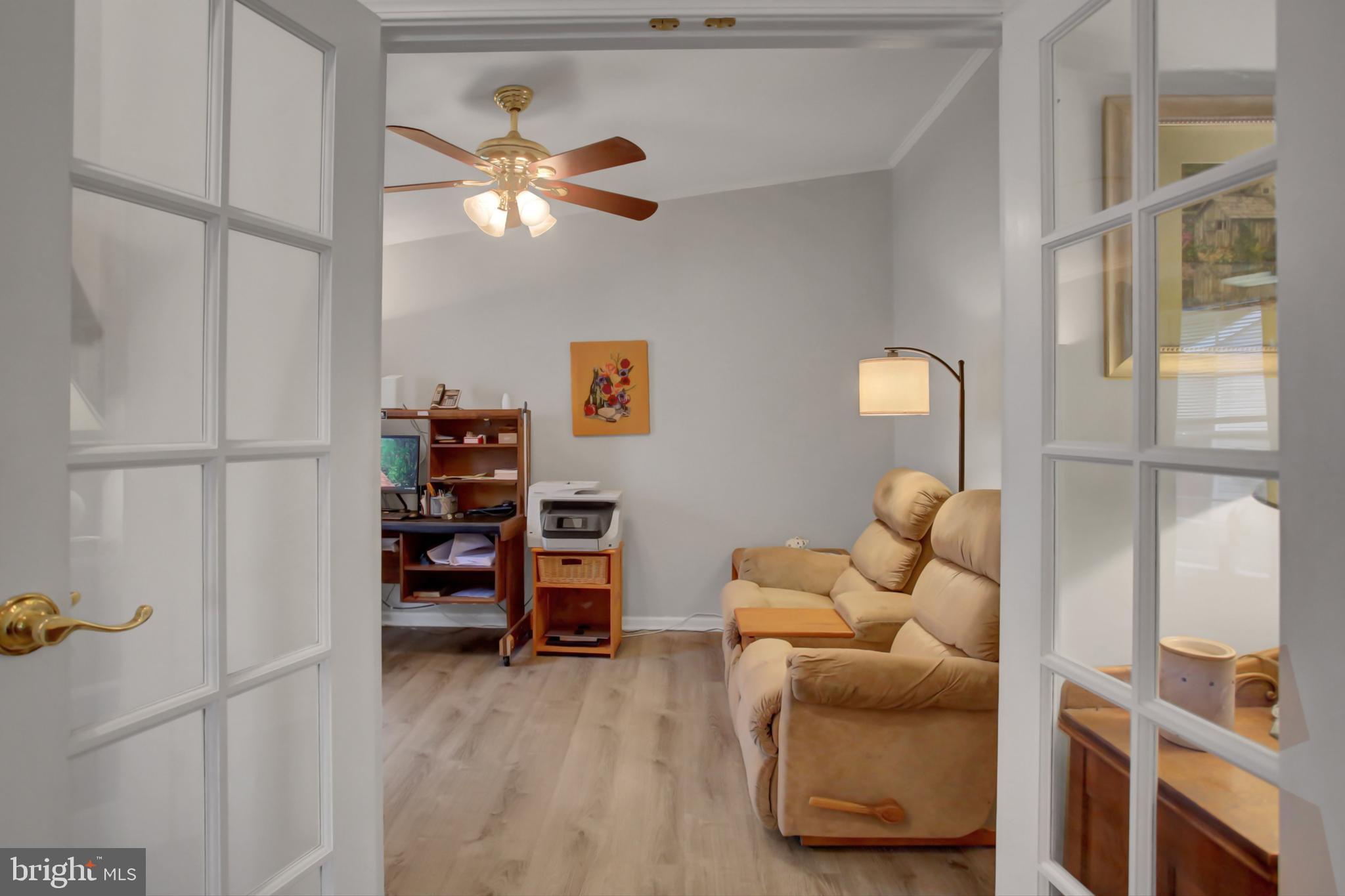 COUNTRY MANOR - Residential