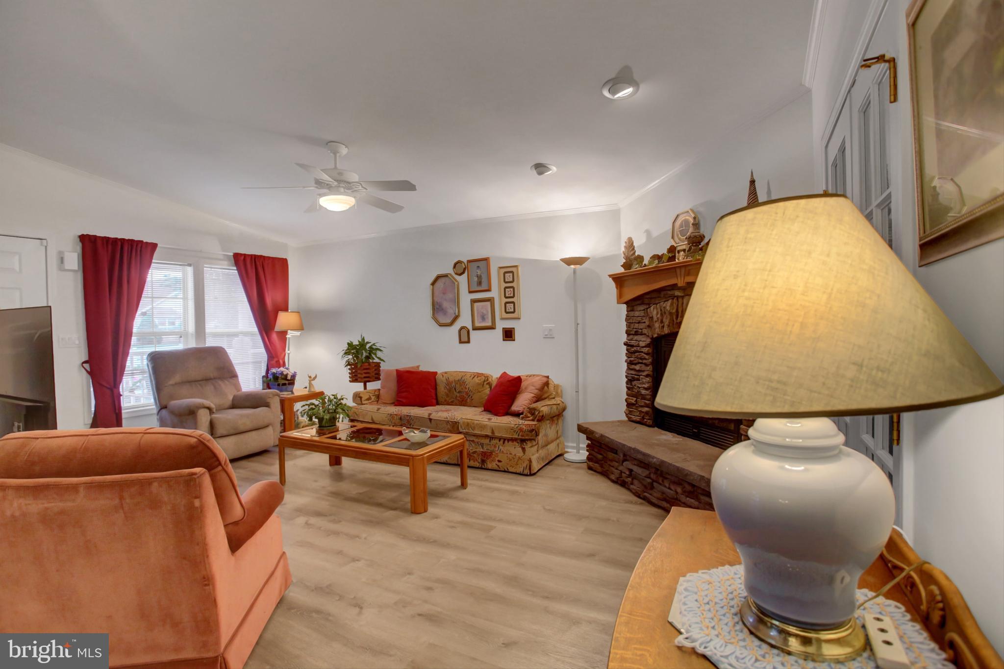 COUNTRY MANOR - Residential