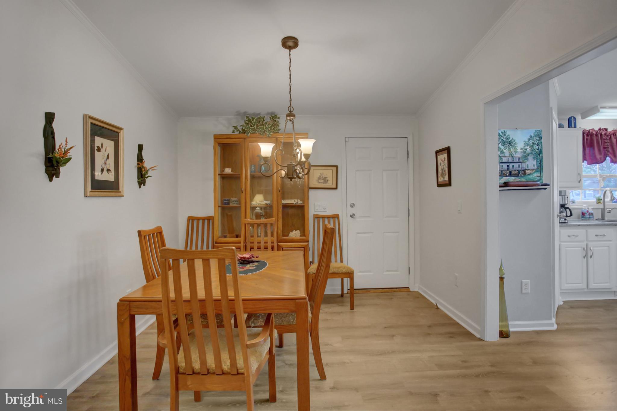 COUNTRY MANOR - Residential