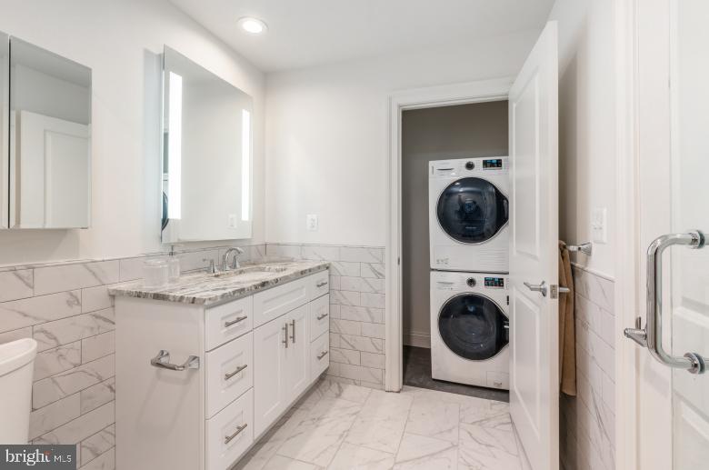 LOGAN SQUARE - Residential Lease
