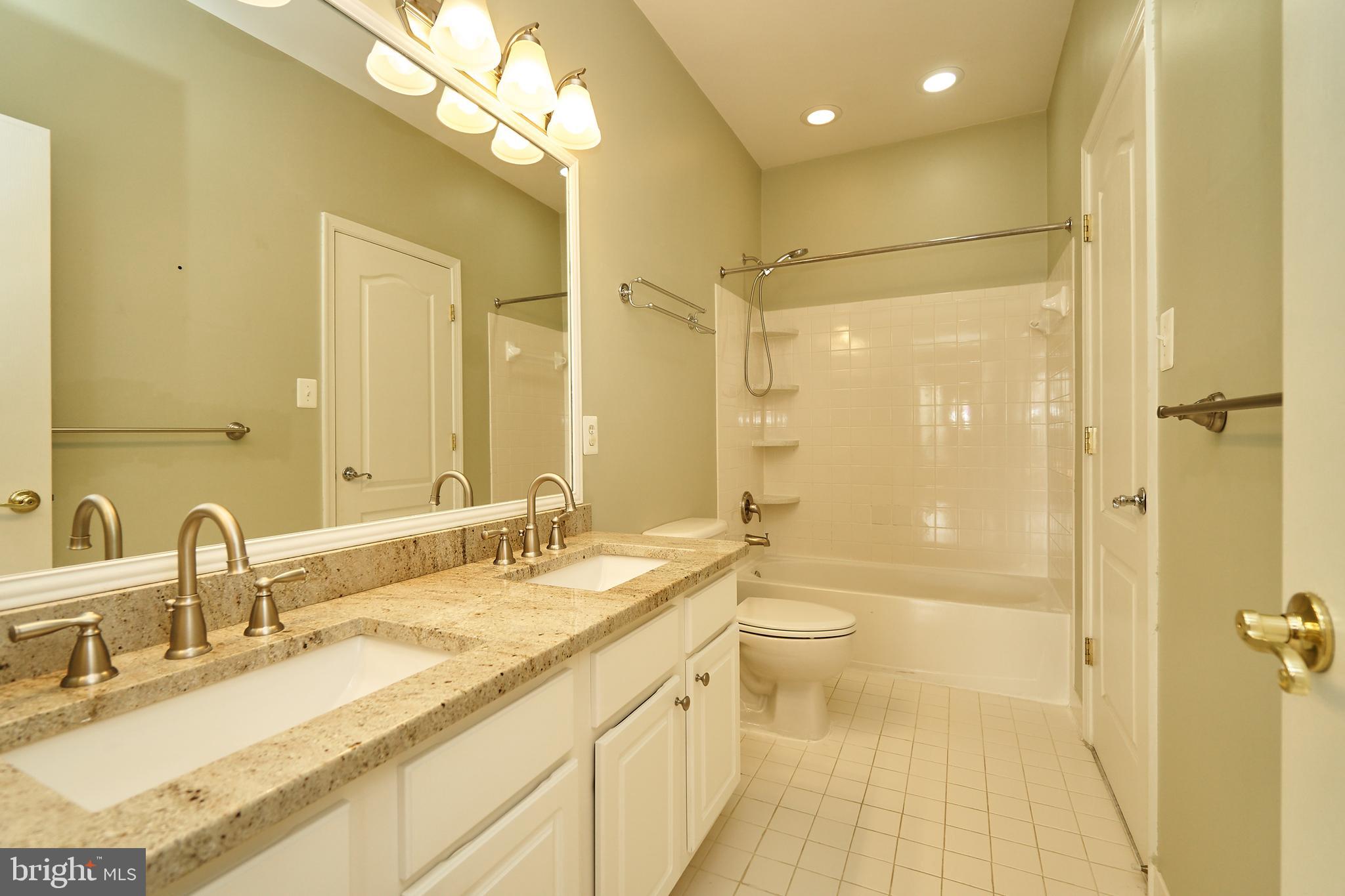 FAIRLAKES CROSSING - Residential Lease