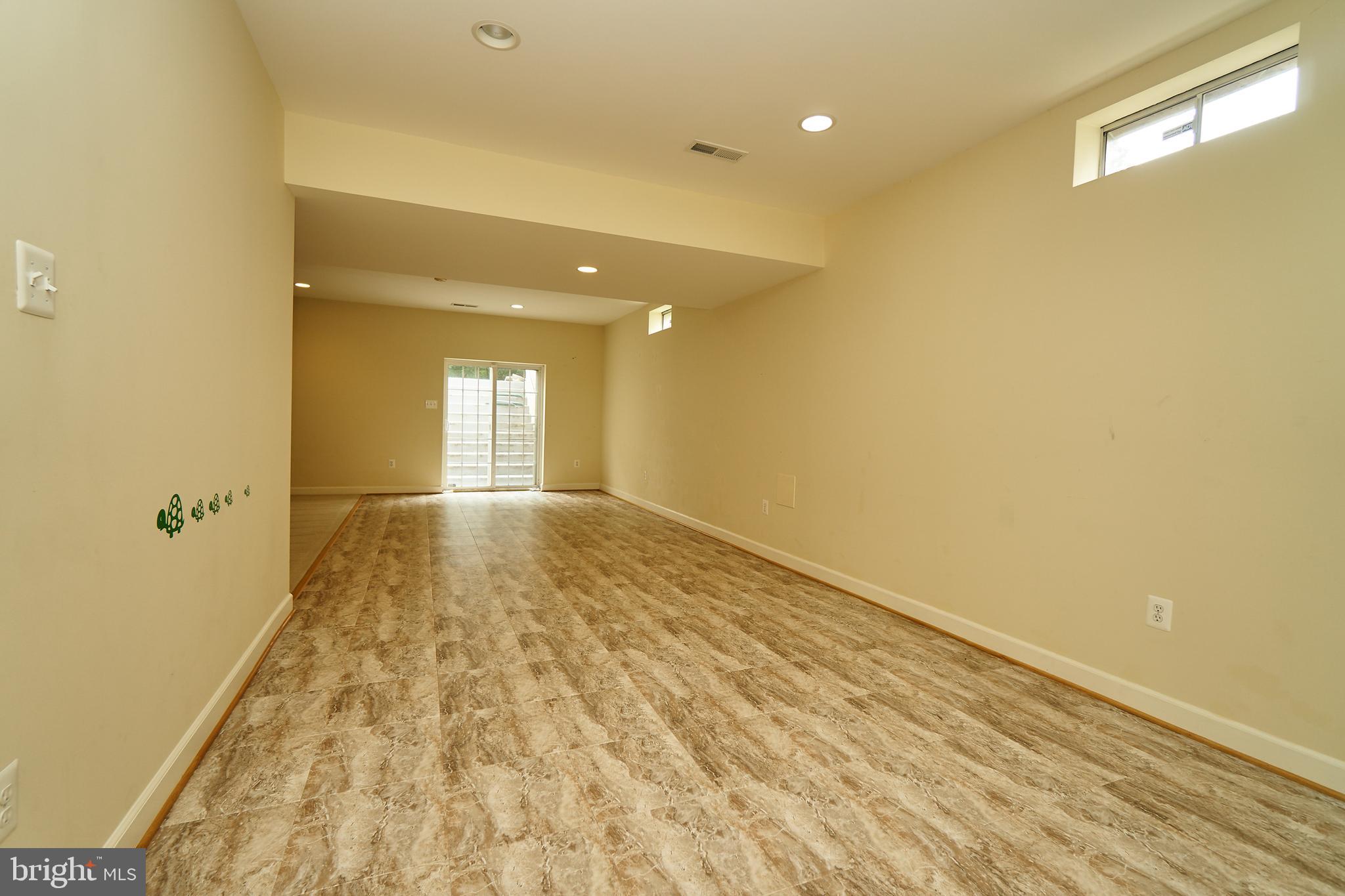 FAIRLAKES CROSSING - Residential Lease