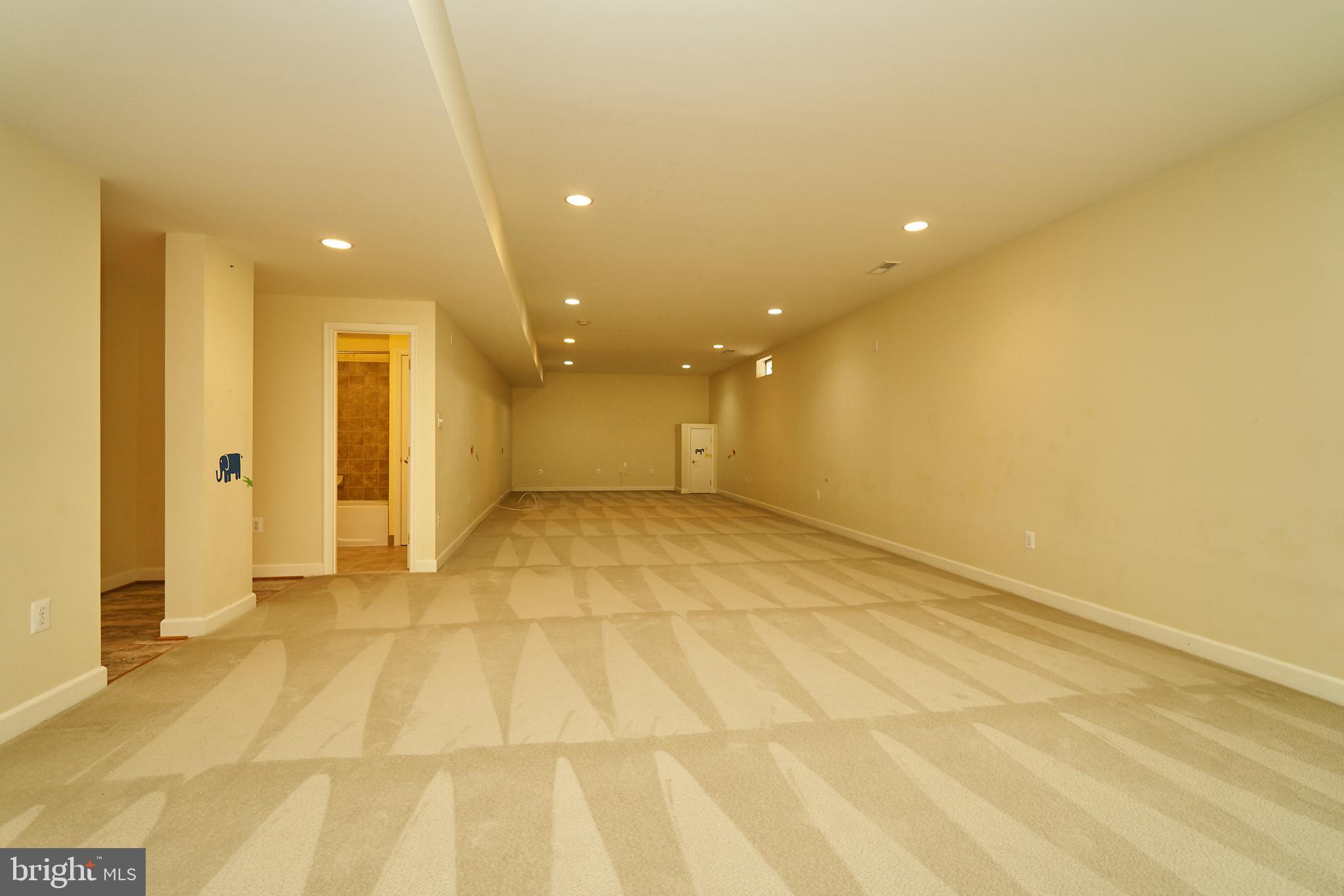 FAIRLAKES CROSSING - Residential Lease