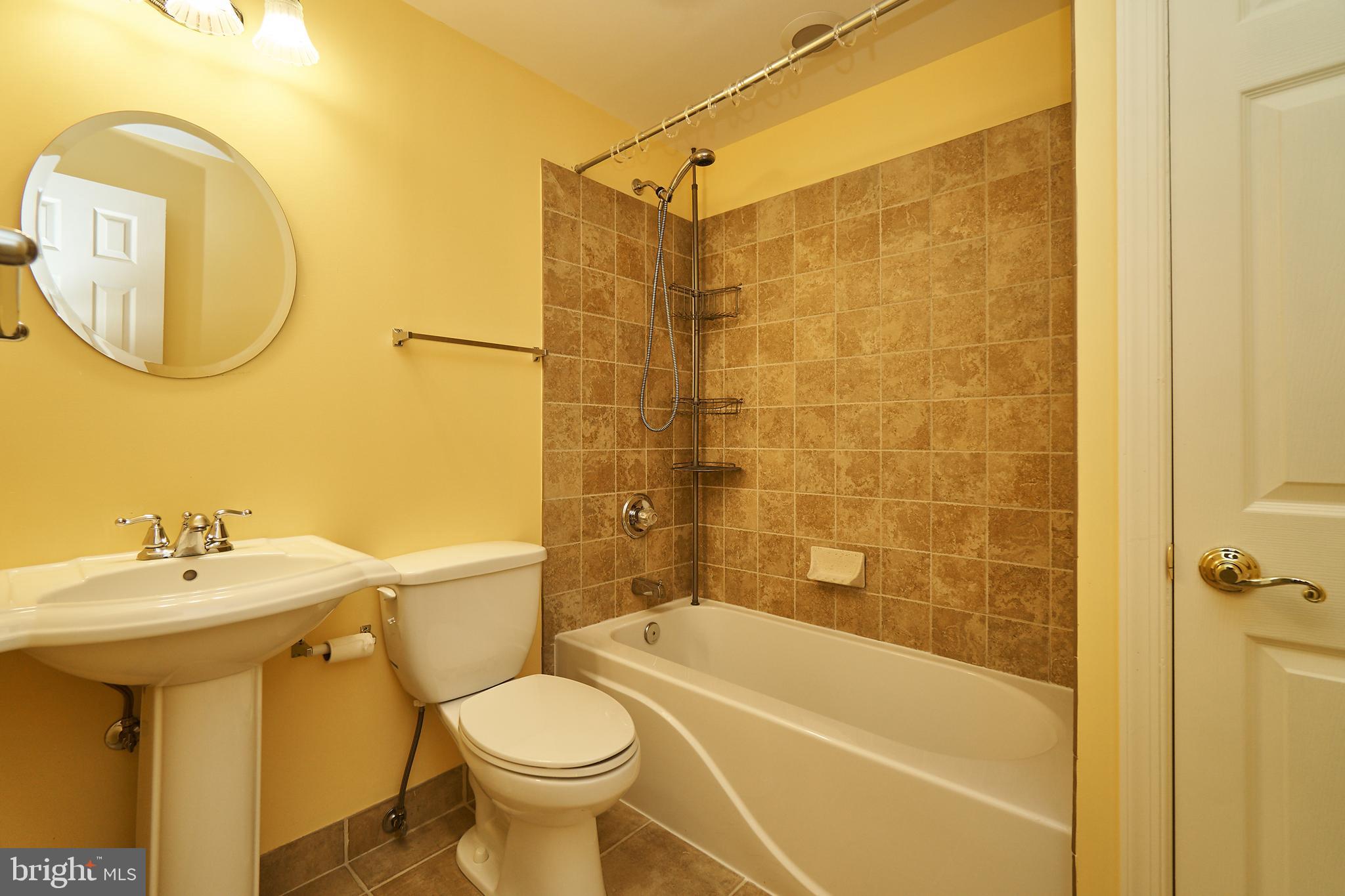 FAIRLAKES CROSSING - Residential Lease