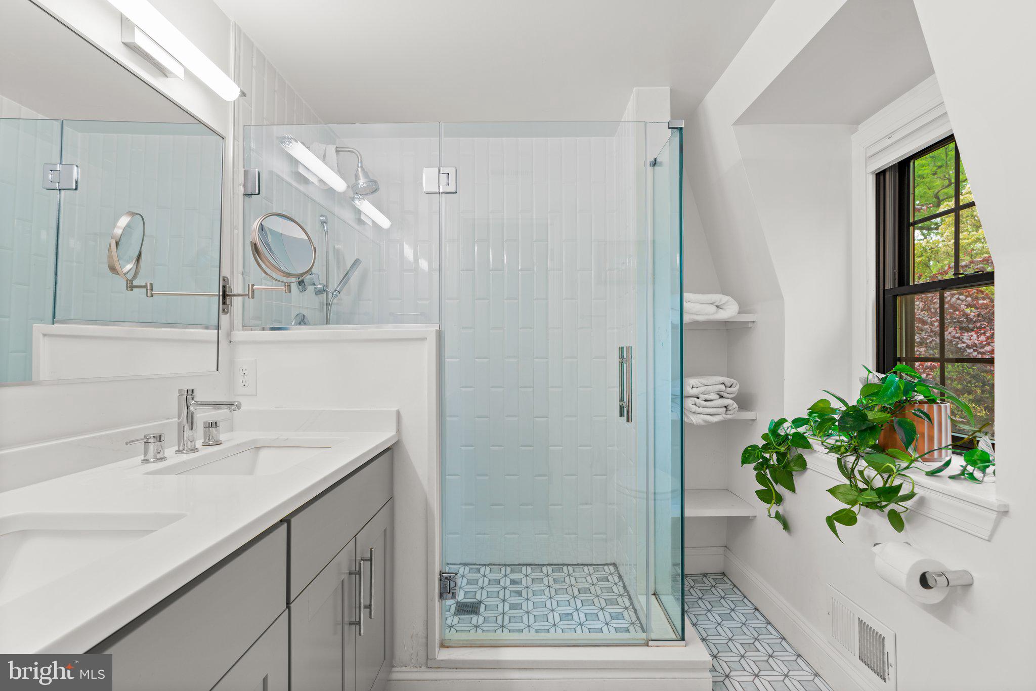 TUCKER - Residential