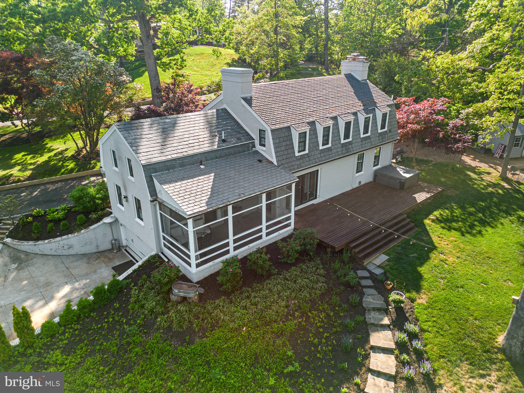 TUCKER - Residential