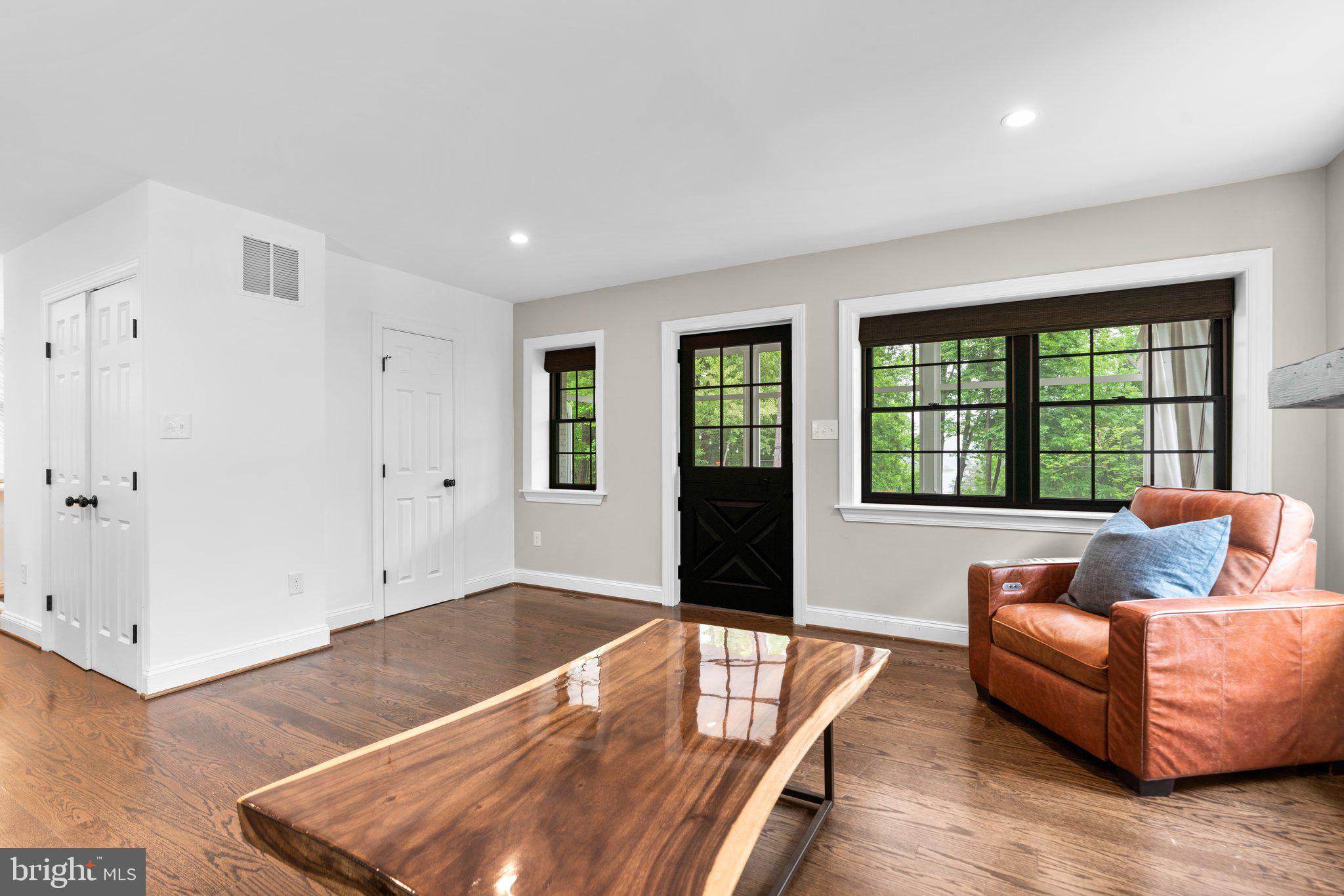 TUCKER - Residential