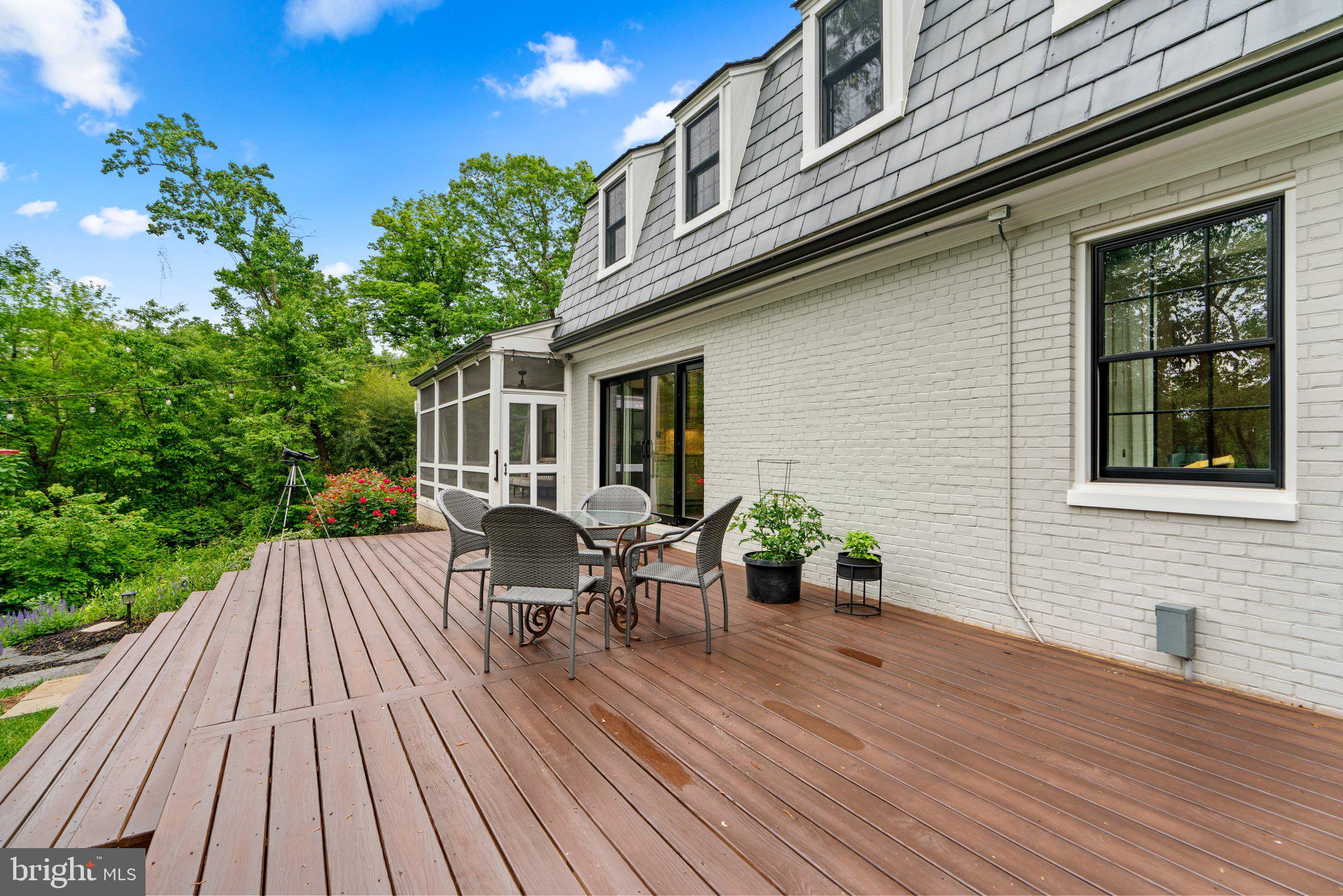 TUCKER - Residential