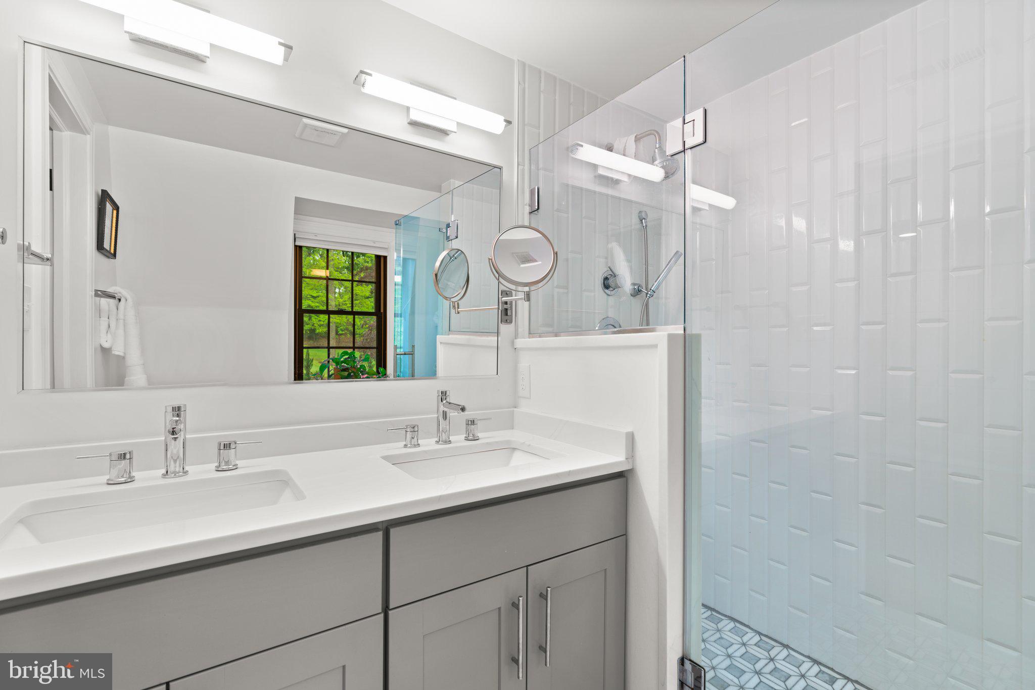 TUCKER - Residential