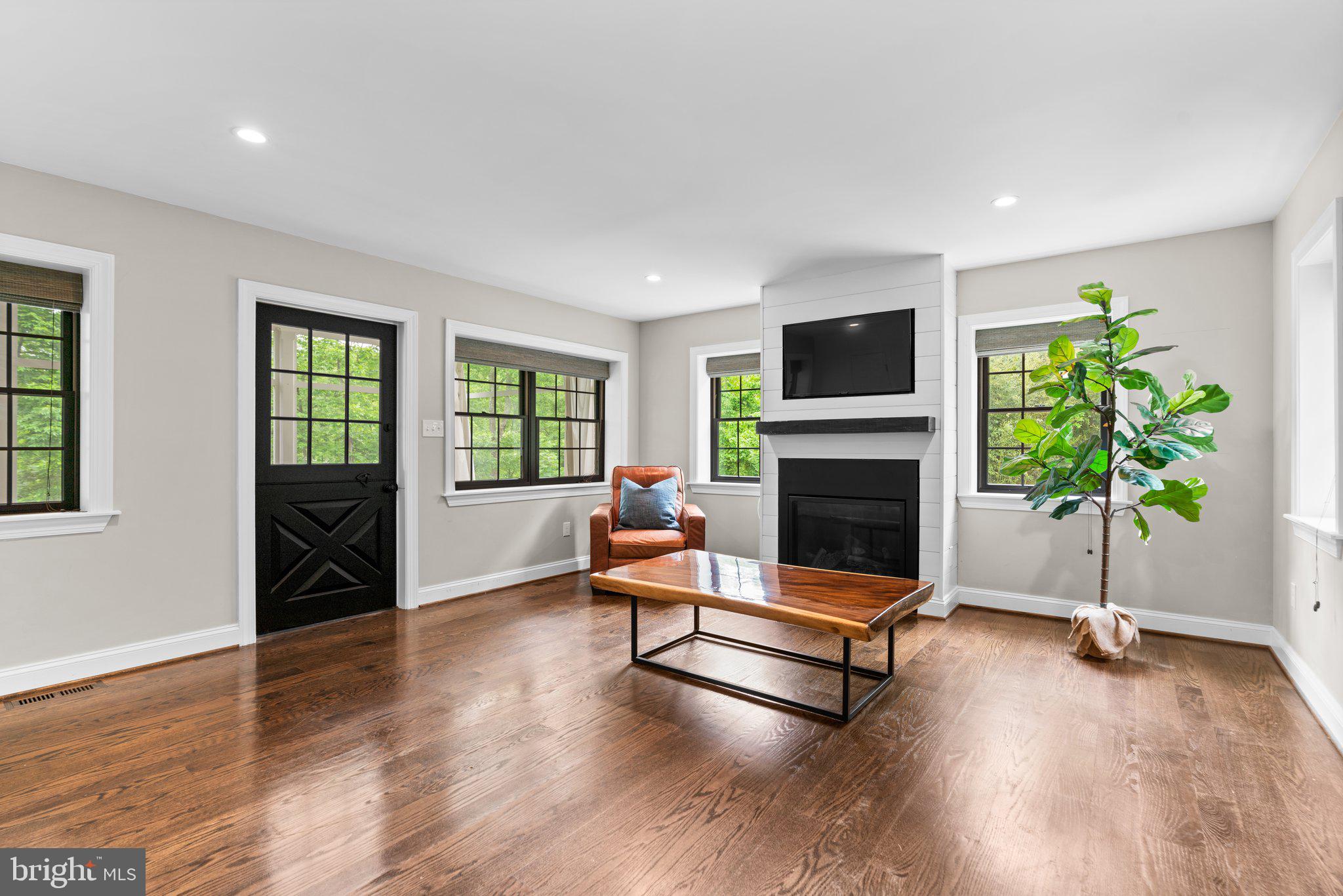 TUCKER - Residential