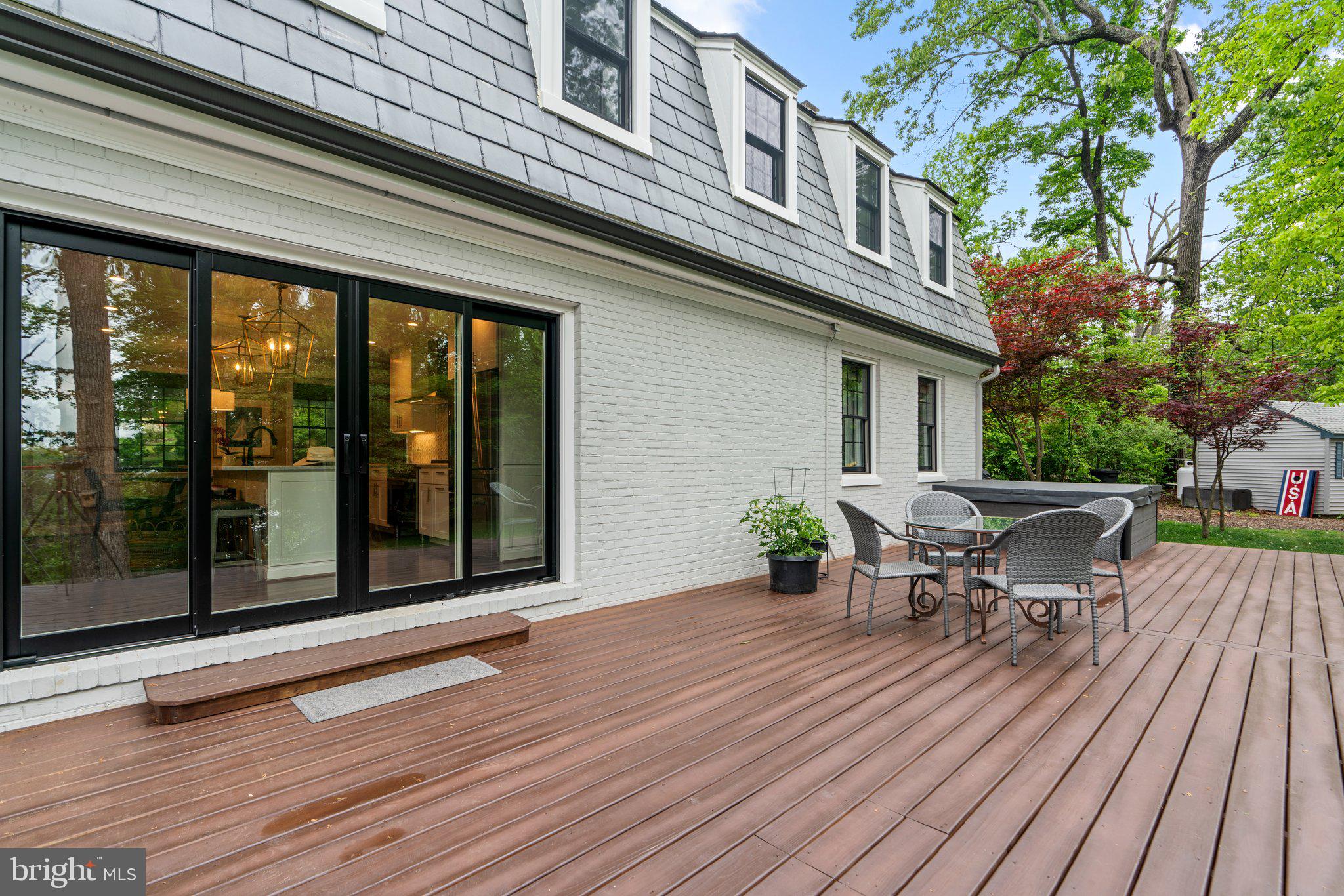 TUCKER - Residential