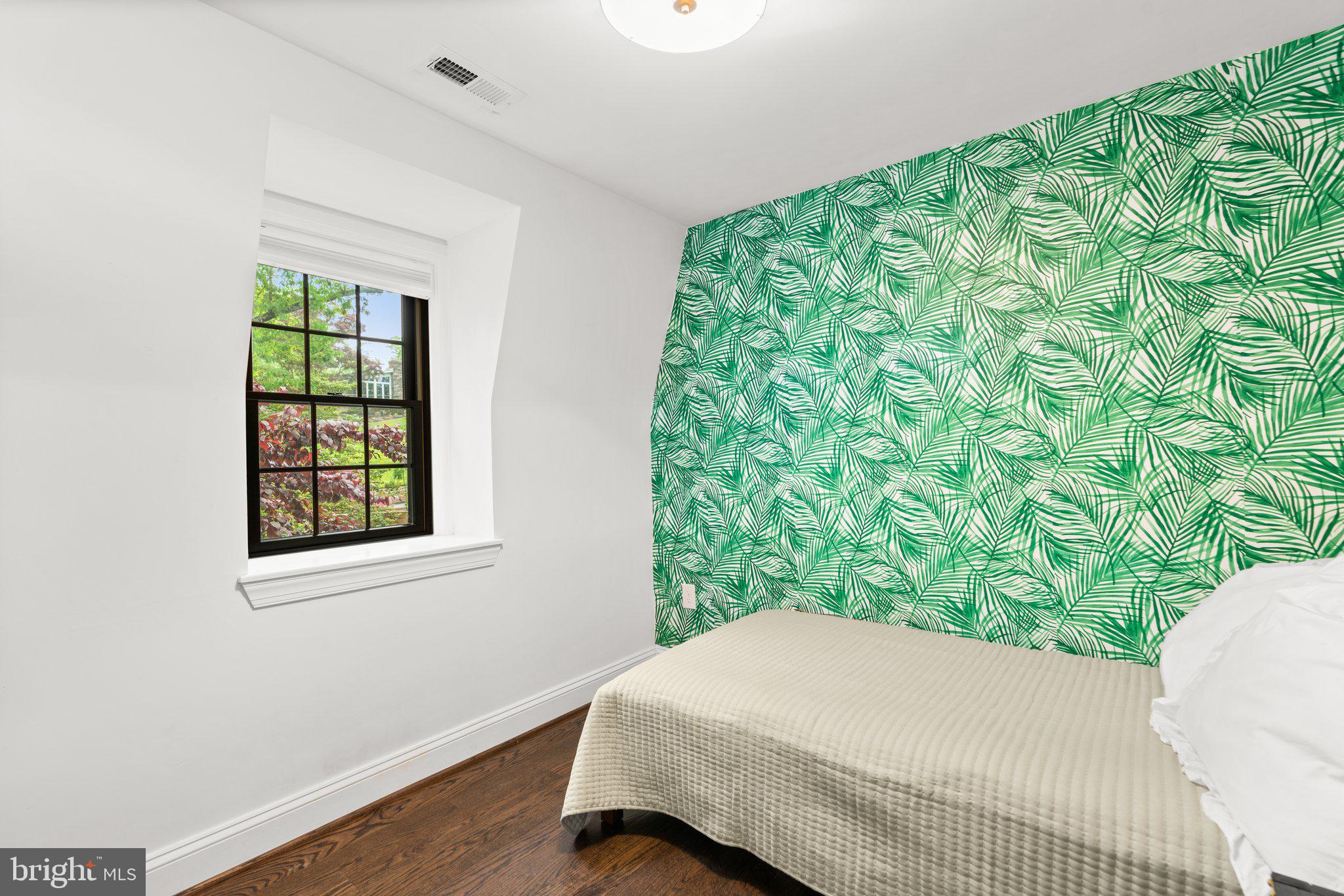 TUCKER - Residential