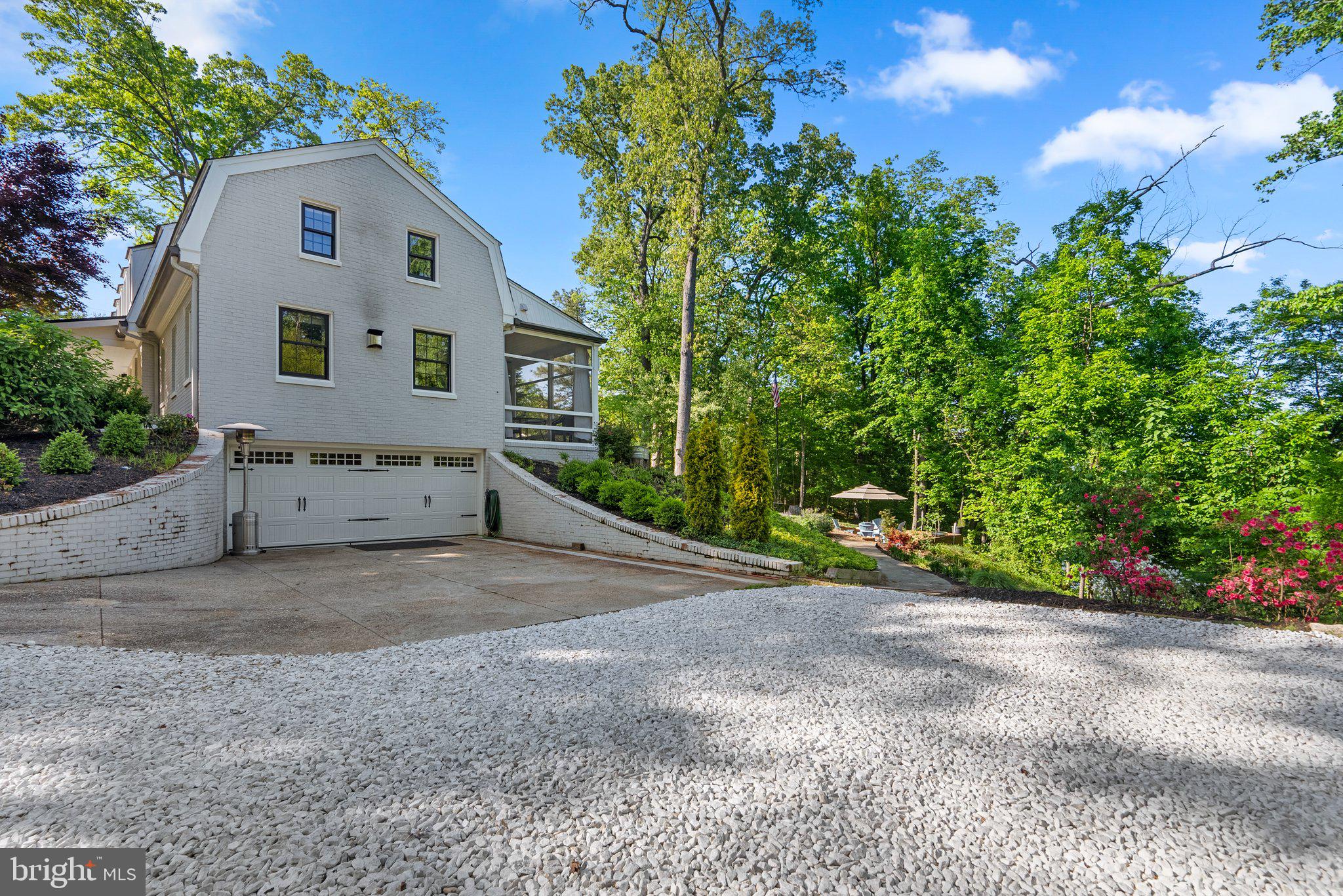 TUCKER - Residential