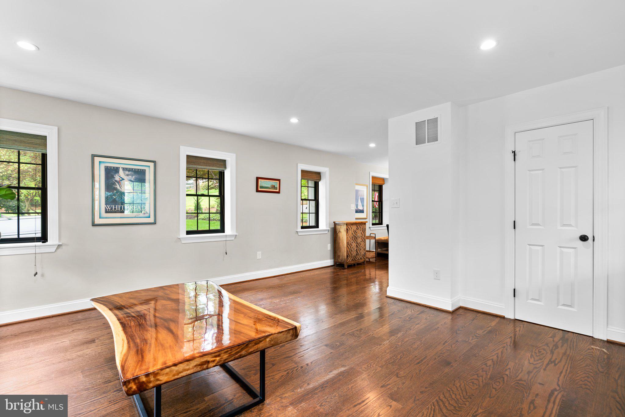 TUCKER - Residential