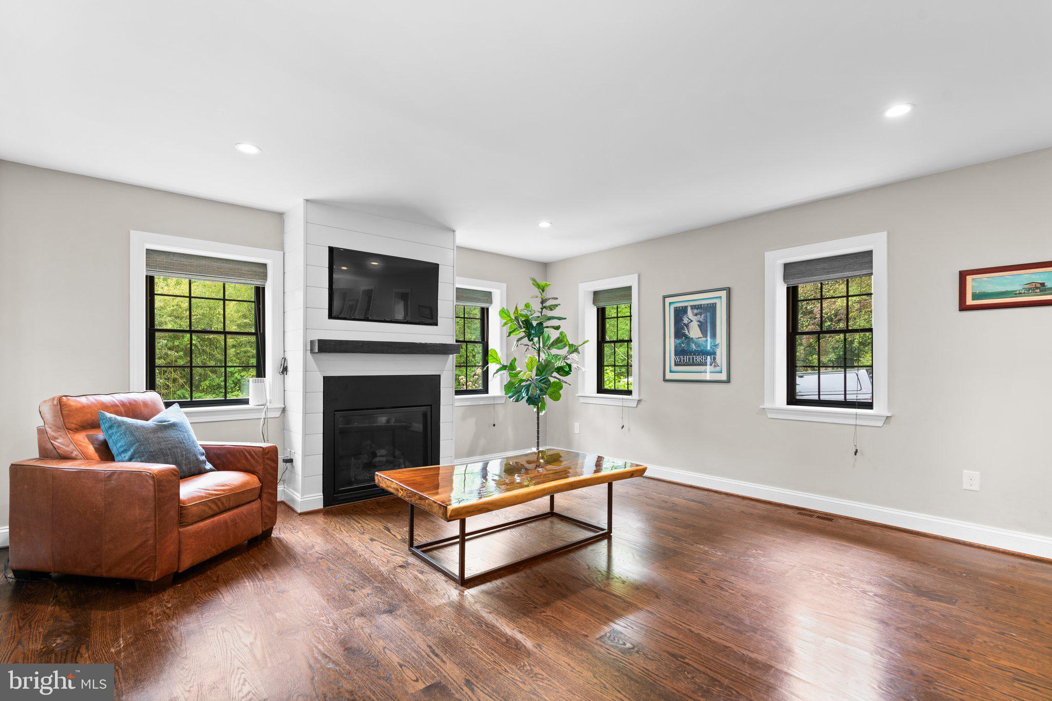 TUCKER - Residential