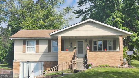 210 CRESTVIEW DRIVE ROMNEY WV 26757